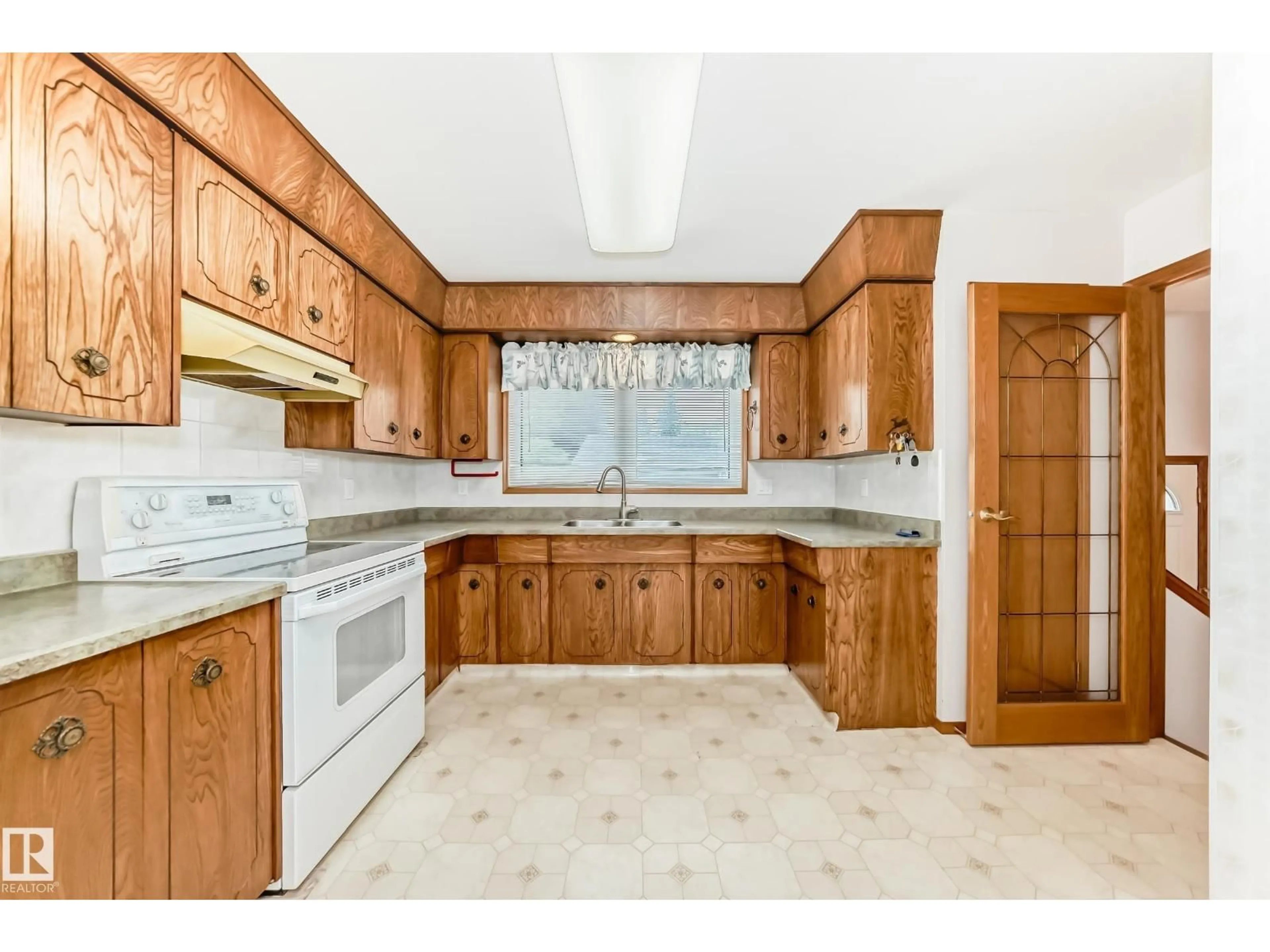Standard kitchen, unknown for 10411 36A AV, Edmonton Alberta T6J2H7