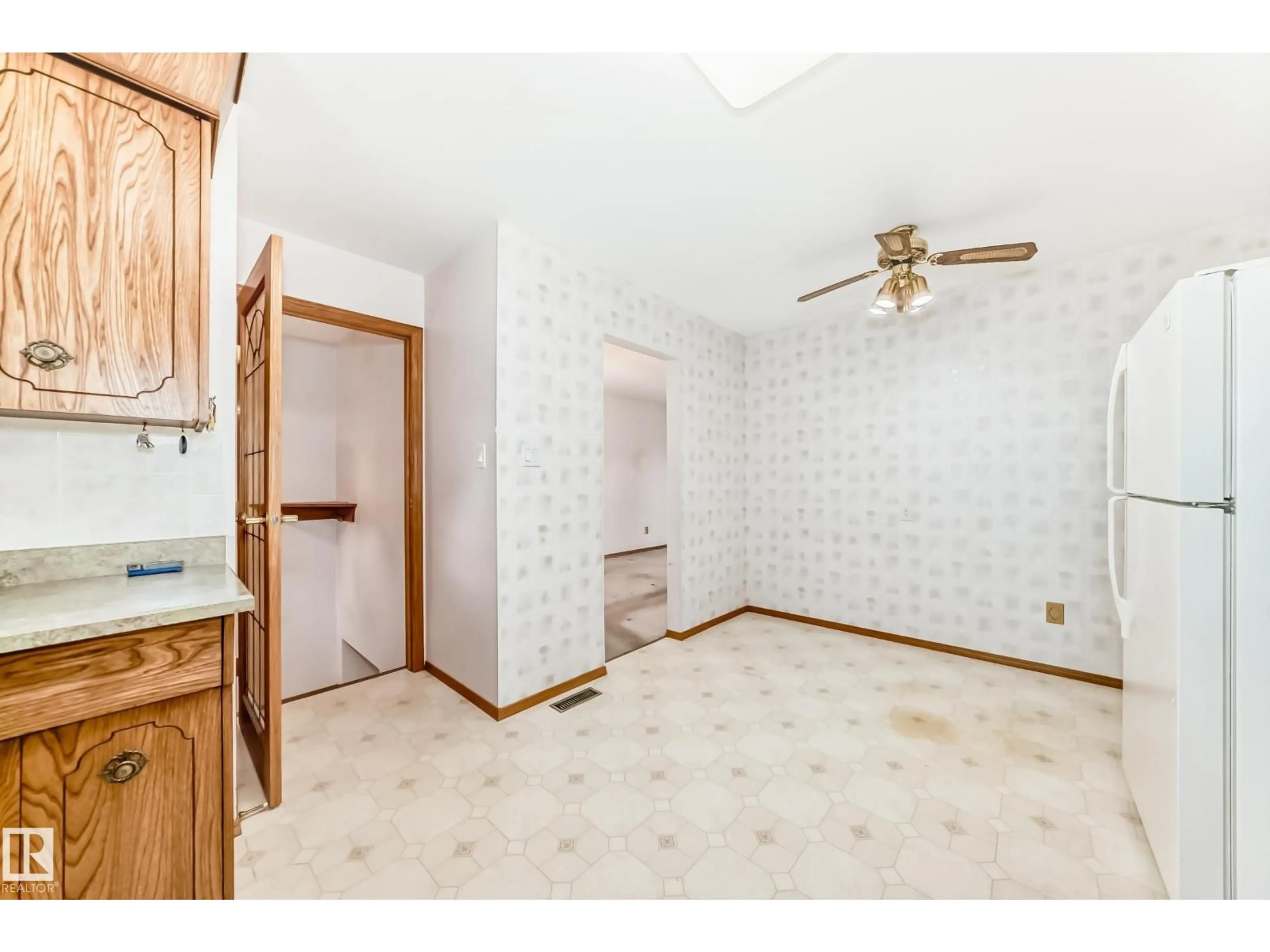 A pic of a room for 10411 36A AV, Edmonton Alberta T6J2H7