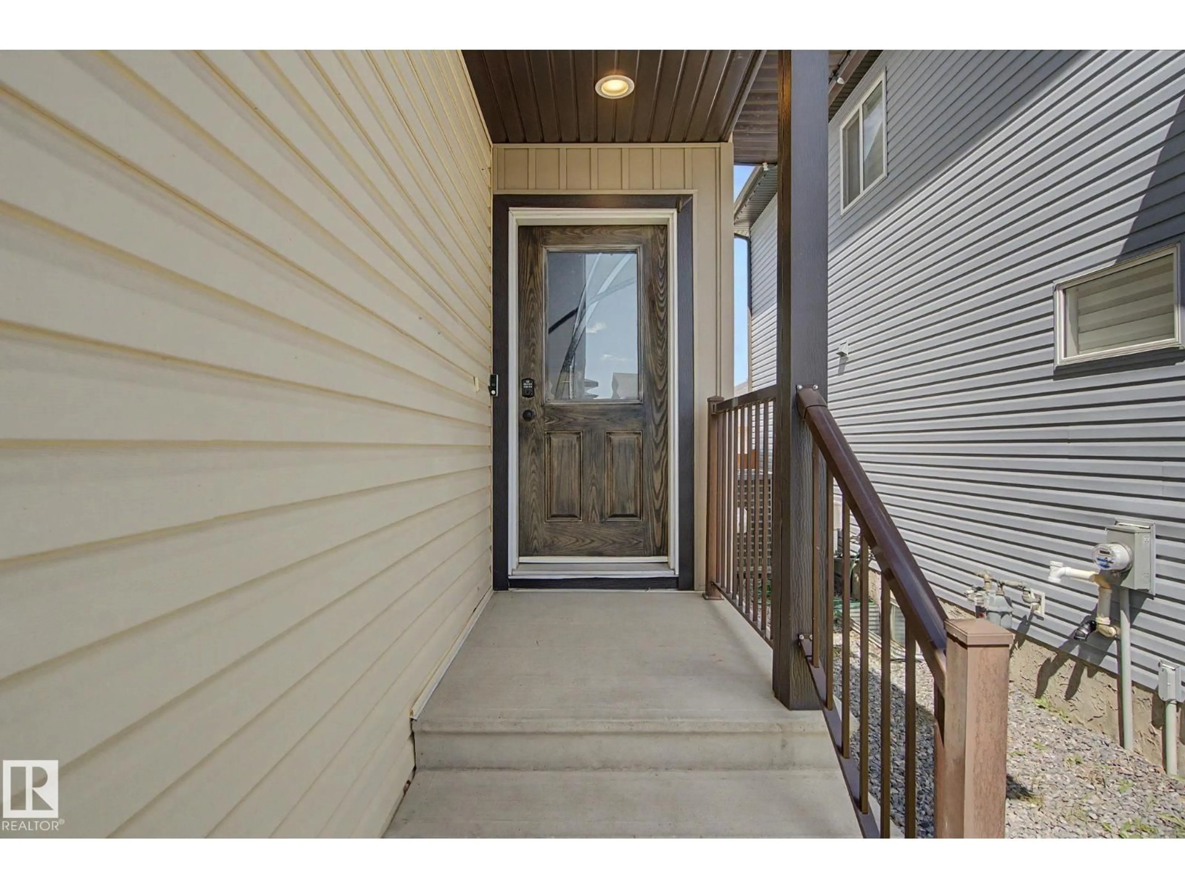 Indoor entryway for 170 SPRUCE GARDENS CR, Spruce Grove Alberta T7X0J9