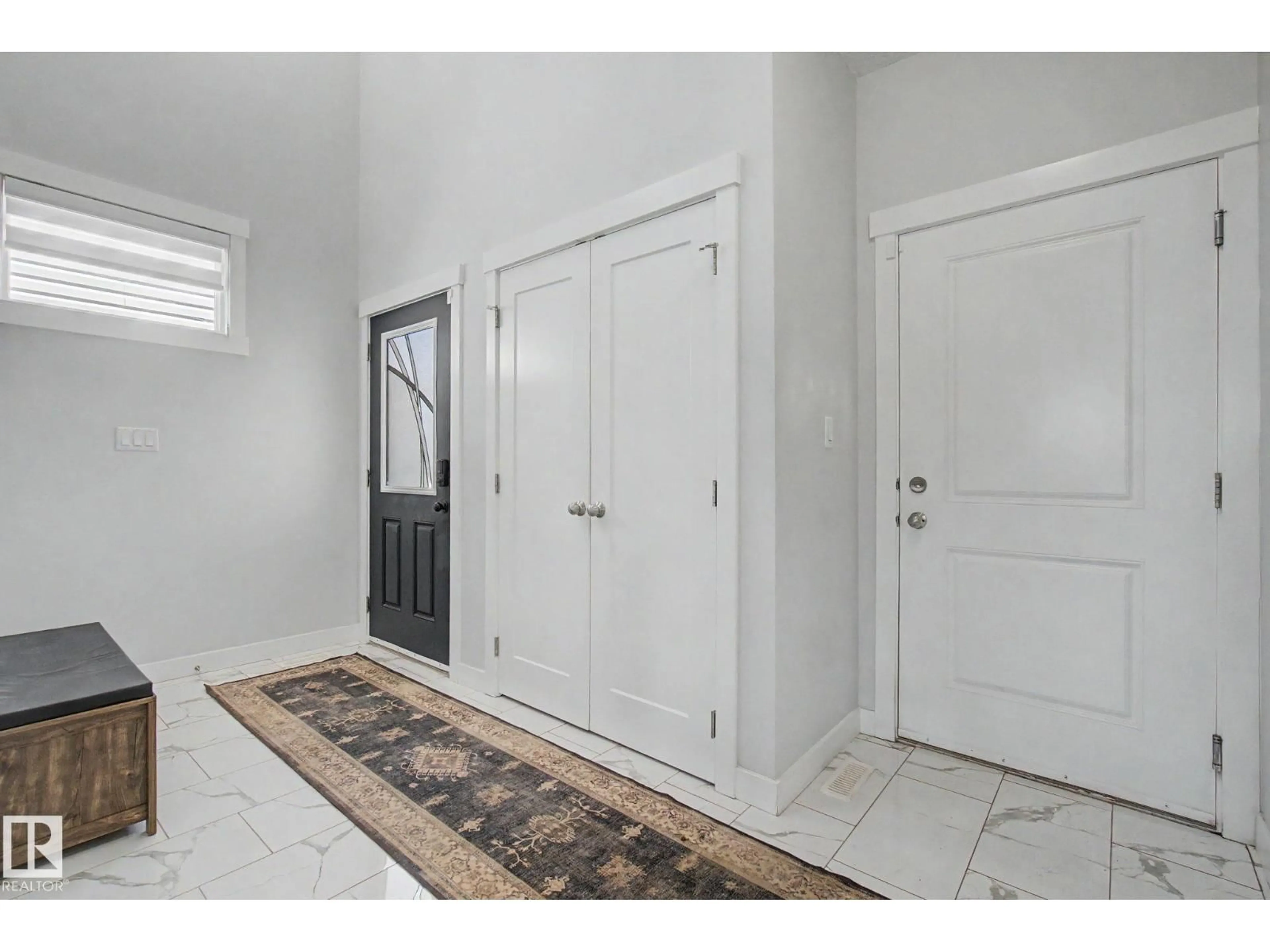Indoor entryway for 170 SPRUCE GARDENS CR, Spruce Grove Alberta T7X0J9