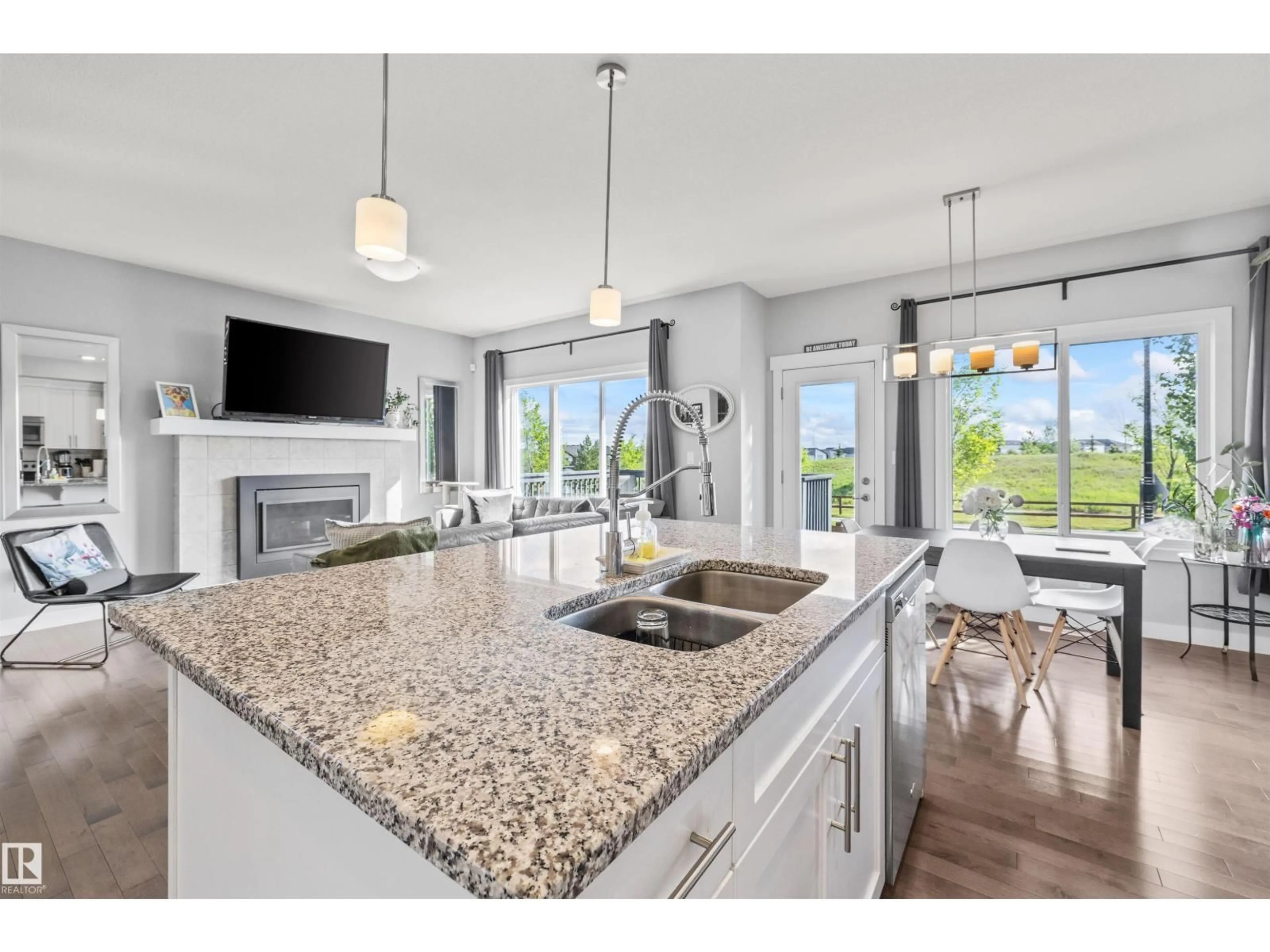Open concept kitchen, ceramic/tile floor for SW - 607 40 ST, Edmonton Alberta T6X2G4
