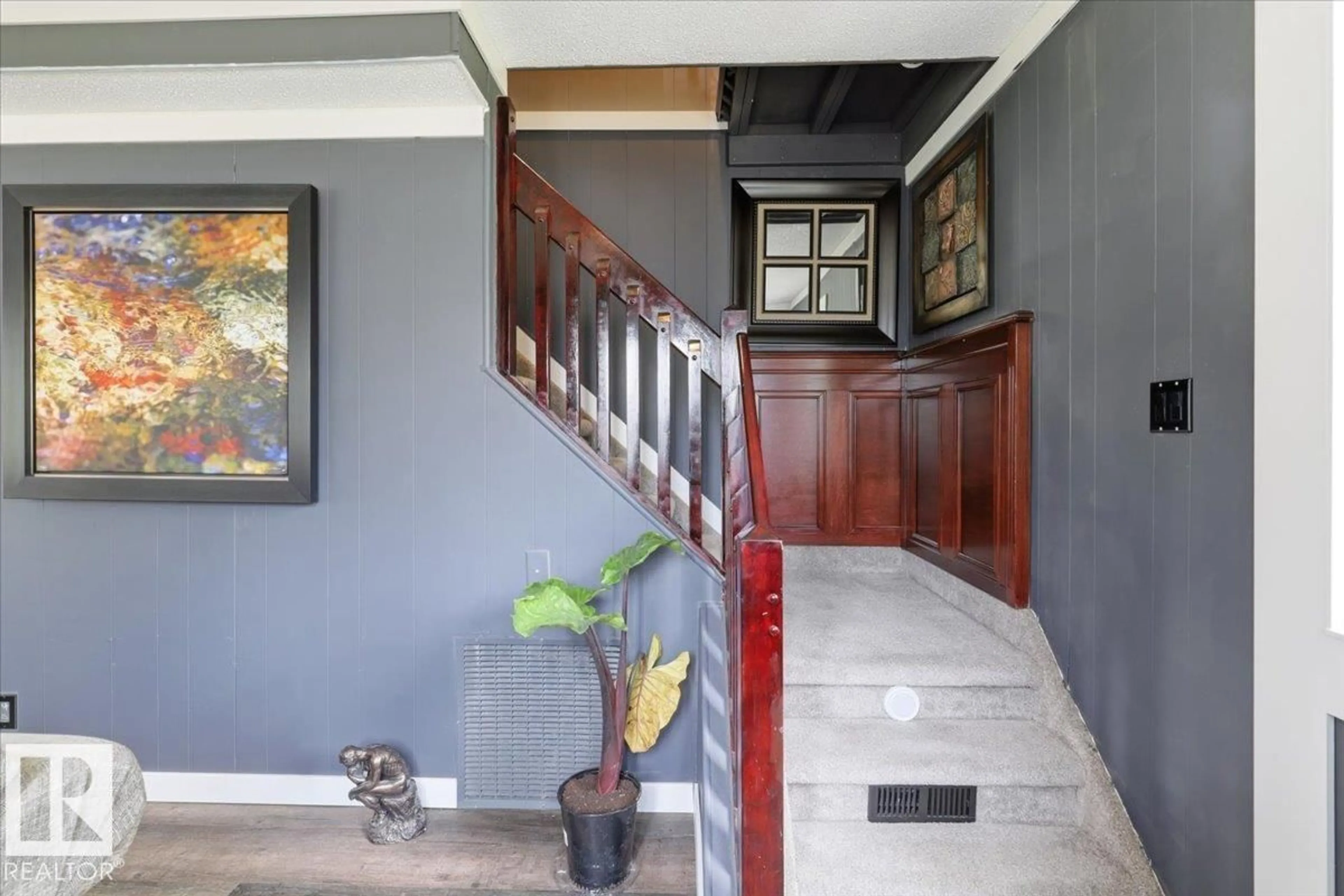 Indoor foyer for 216 2ND STREET, Rural Wetaskiwin County Alberta T0C2V0