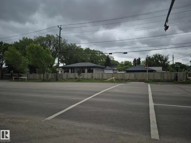 9859 67 AV, Edmonton 3