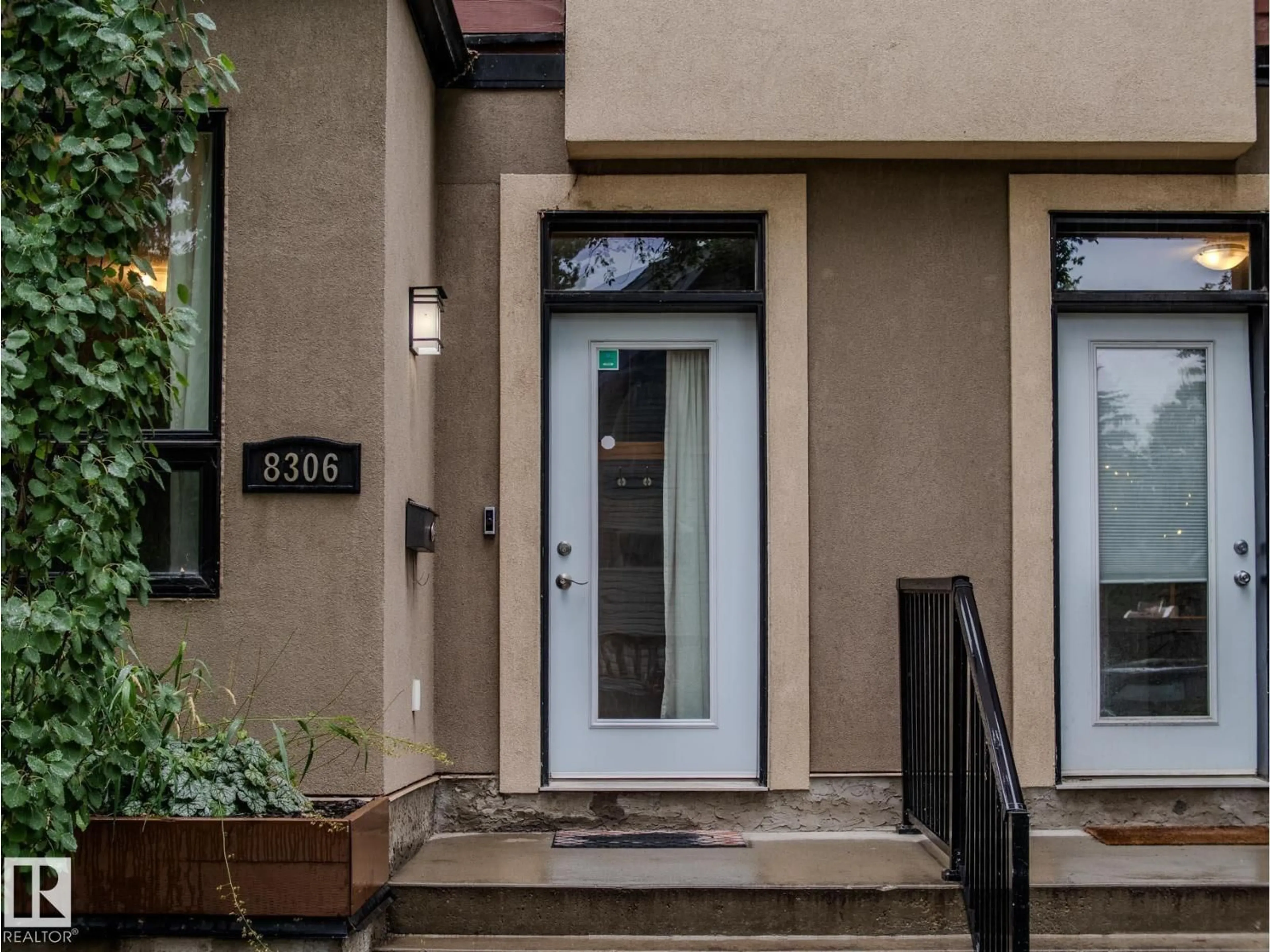Indoor entryway for 8306 108 ST, Edmonton Alberta T6E2J1