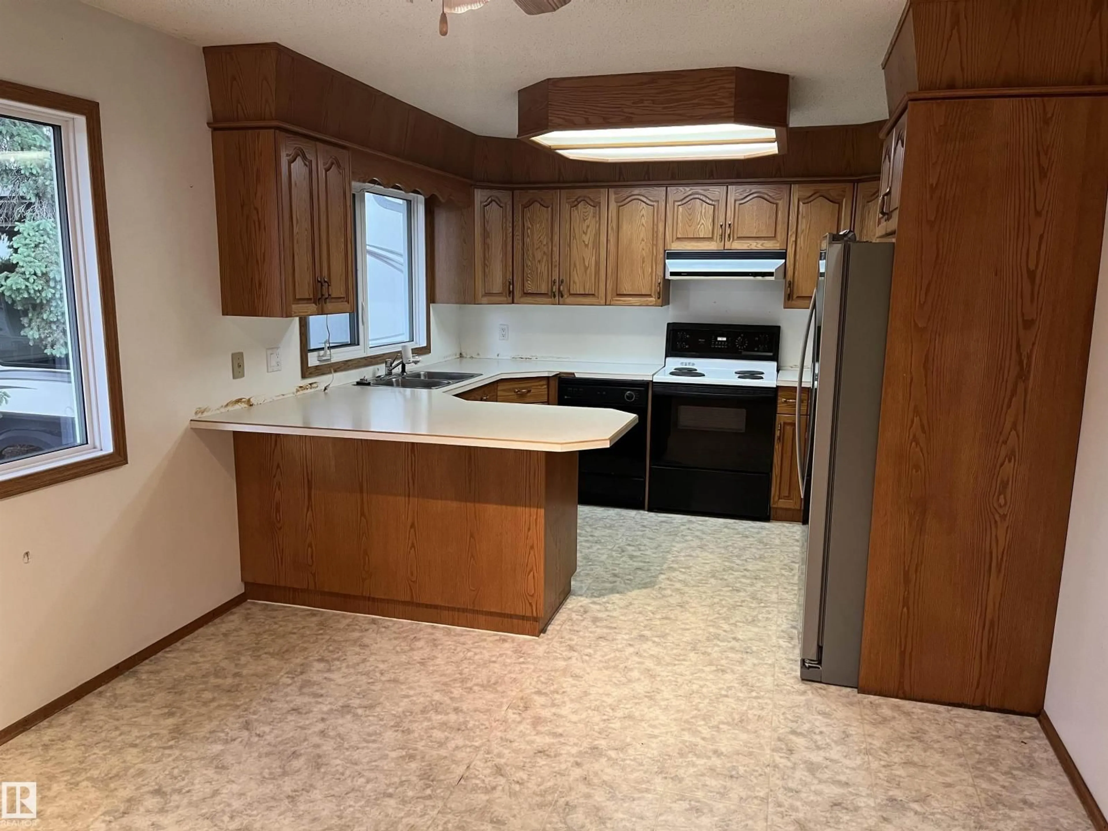 Standard kitchen, unknown for 5012 58 AV, Viking Alberta T0B4N0