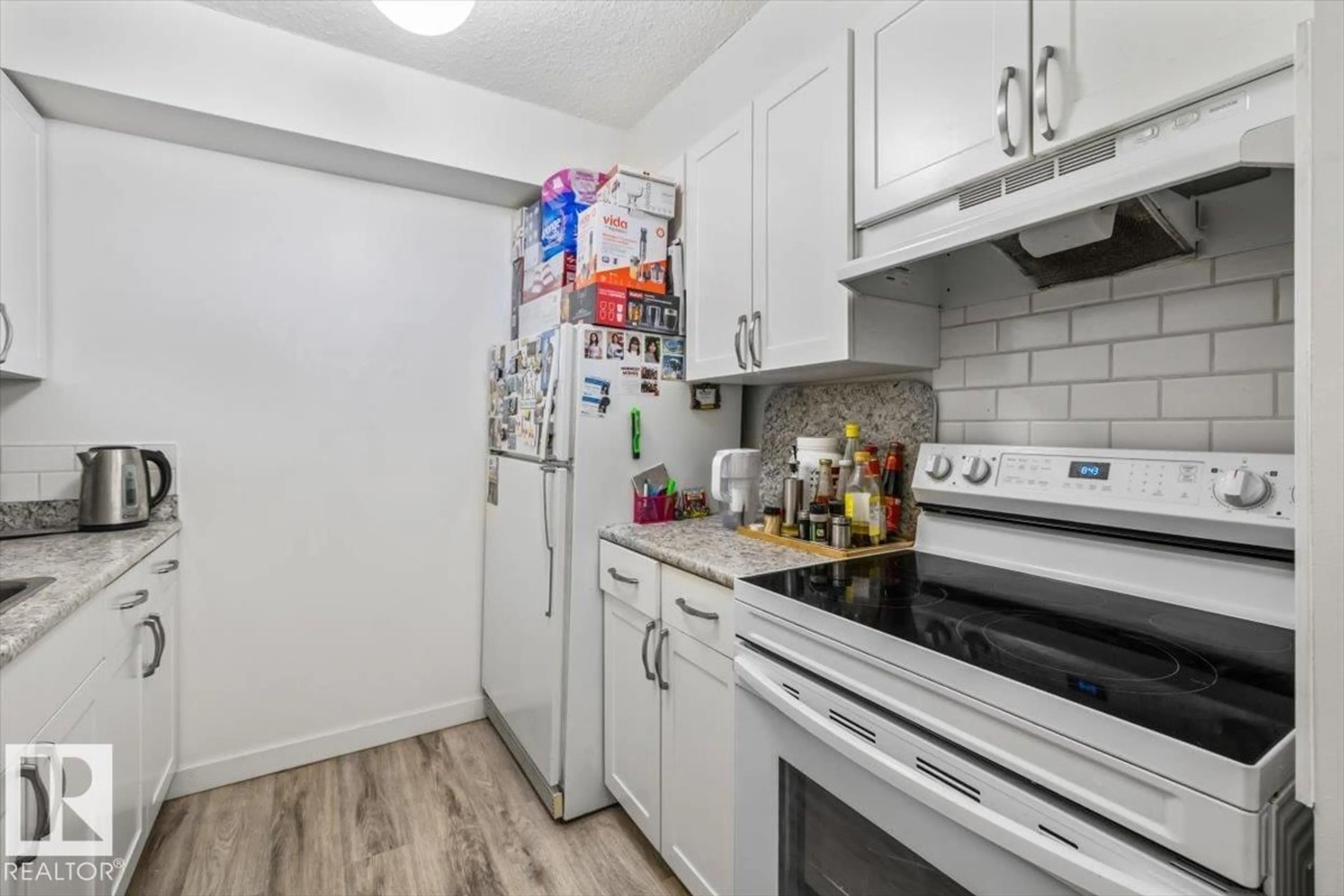Standard kitchen, unknown for 77 - 8735 165 ST NW, Edmonton Alberta T5R2R6