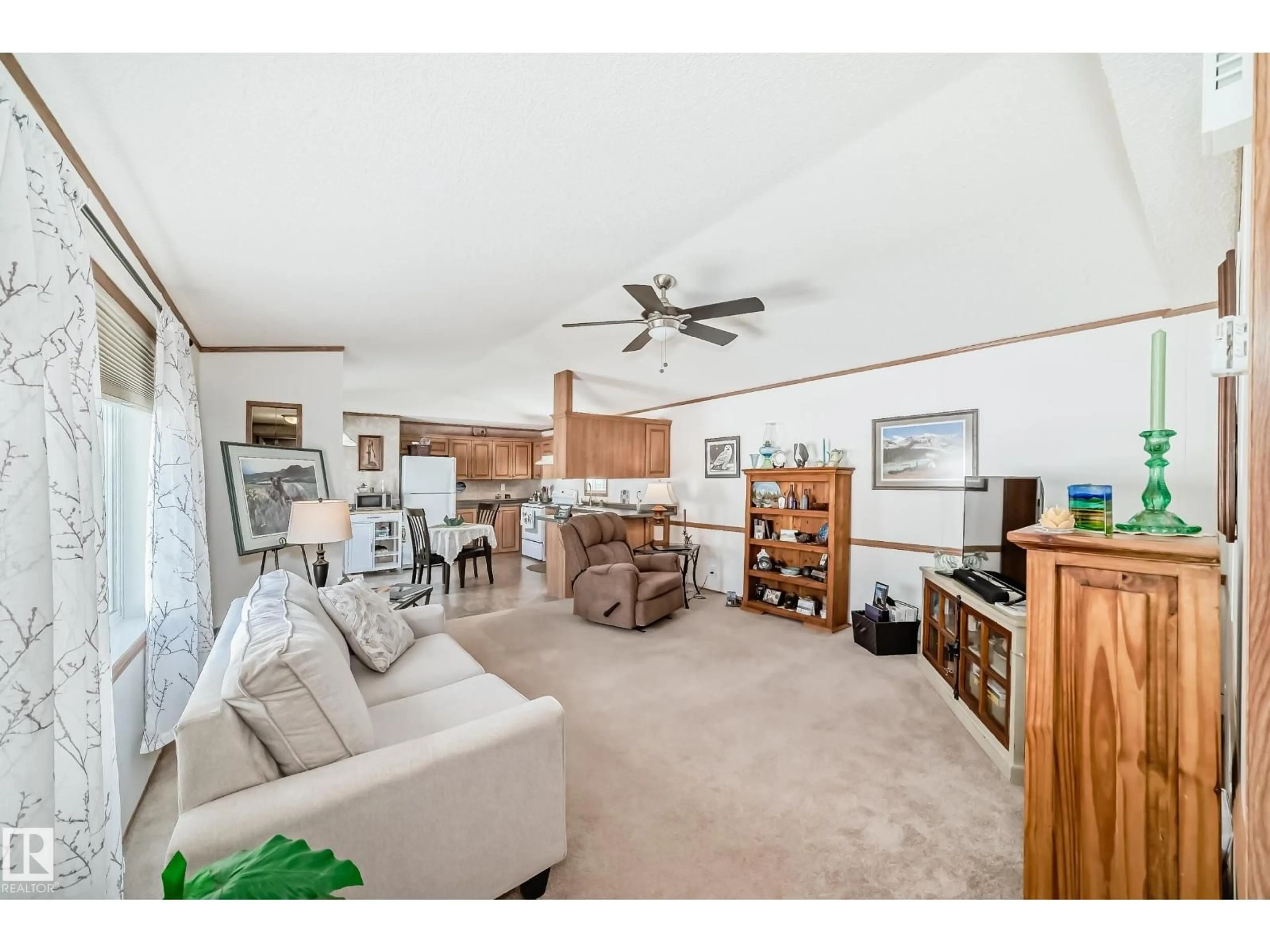 Living room with furniture, unknown for 1556 RANGE ROAD 272, Rural Parkland County Alberta T7X4M4