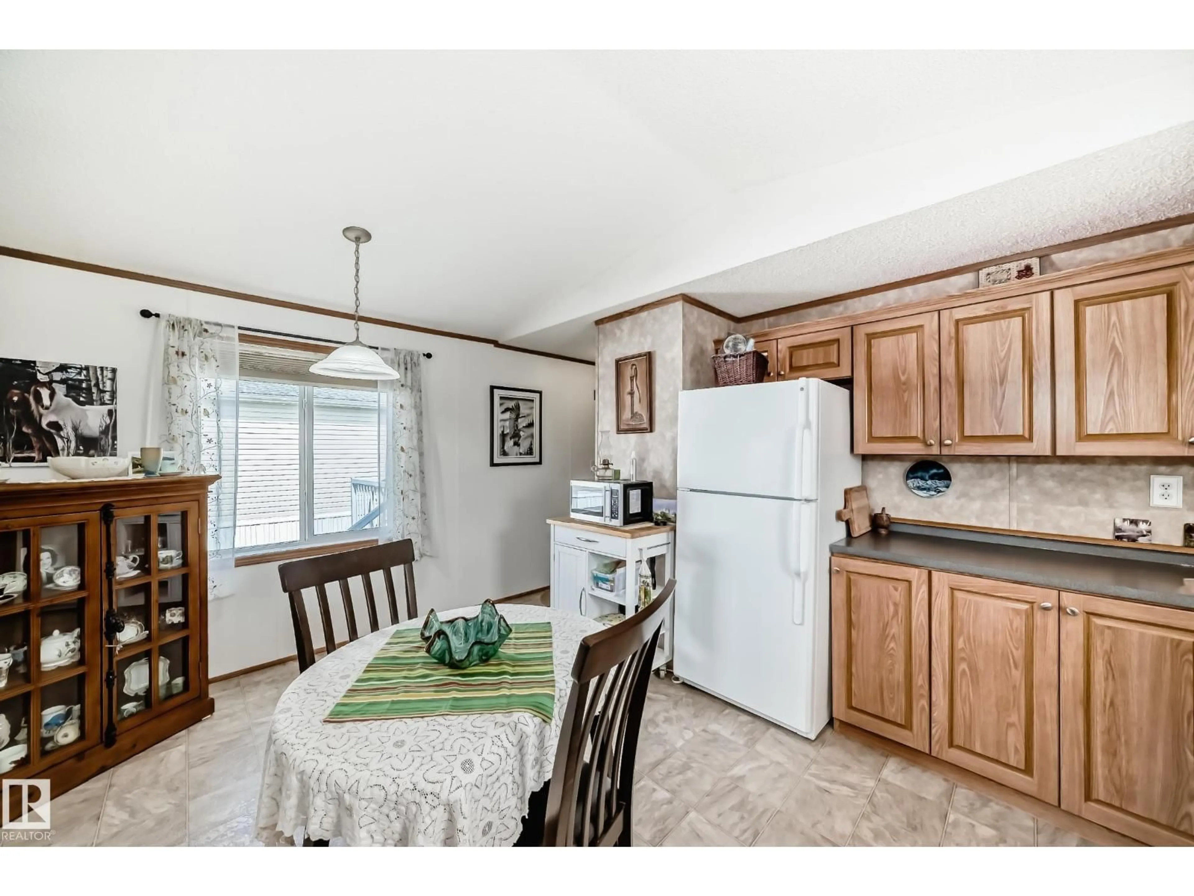Standard kitchen, unknown for 1556 RANGE ROAD 272, Rural Parkland County Alberta T7X4M4