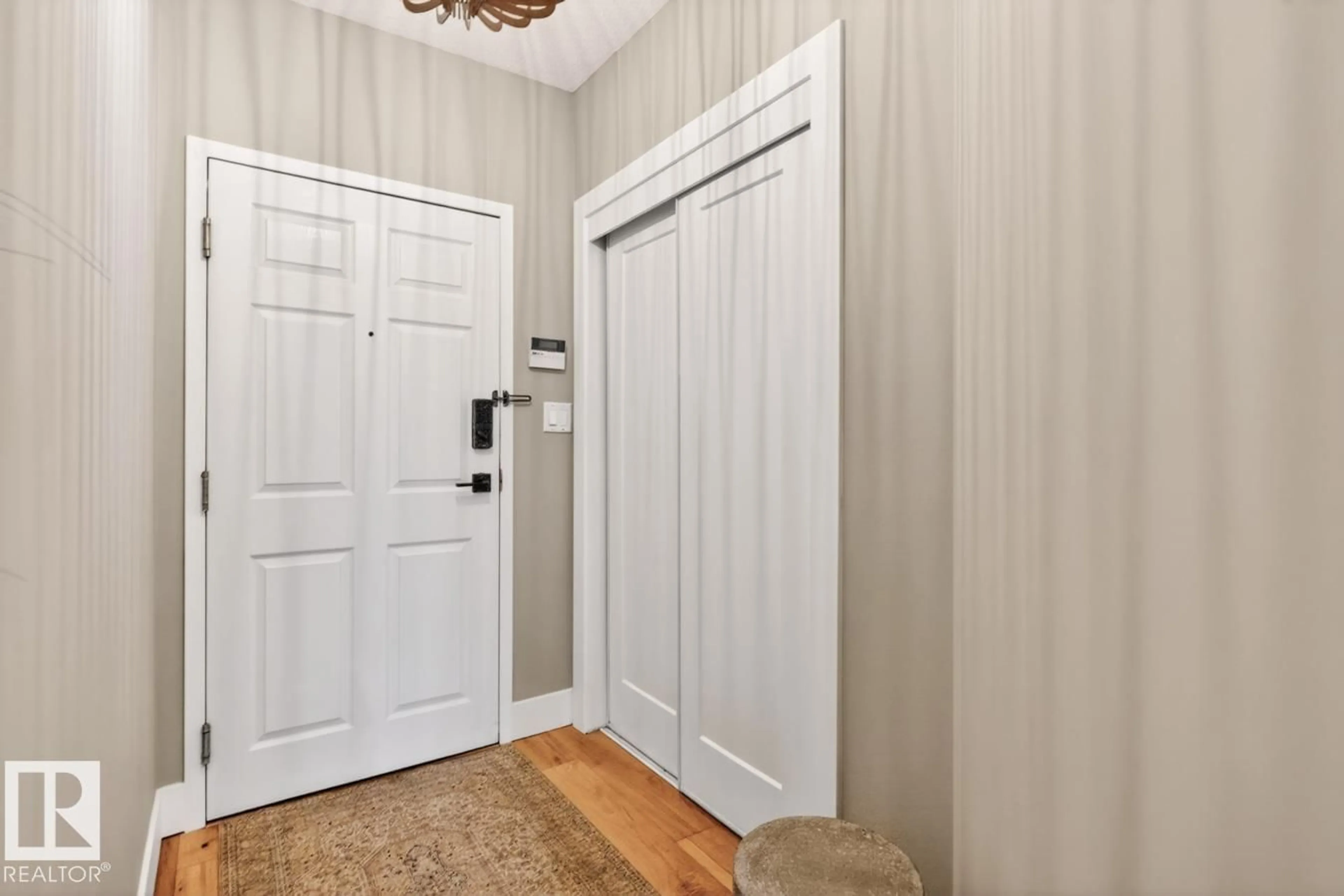Indoor entryway for #401 - 11111 82 AV, Edmonton Alberta T6T0G3