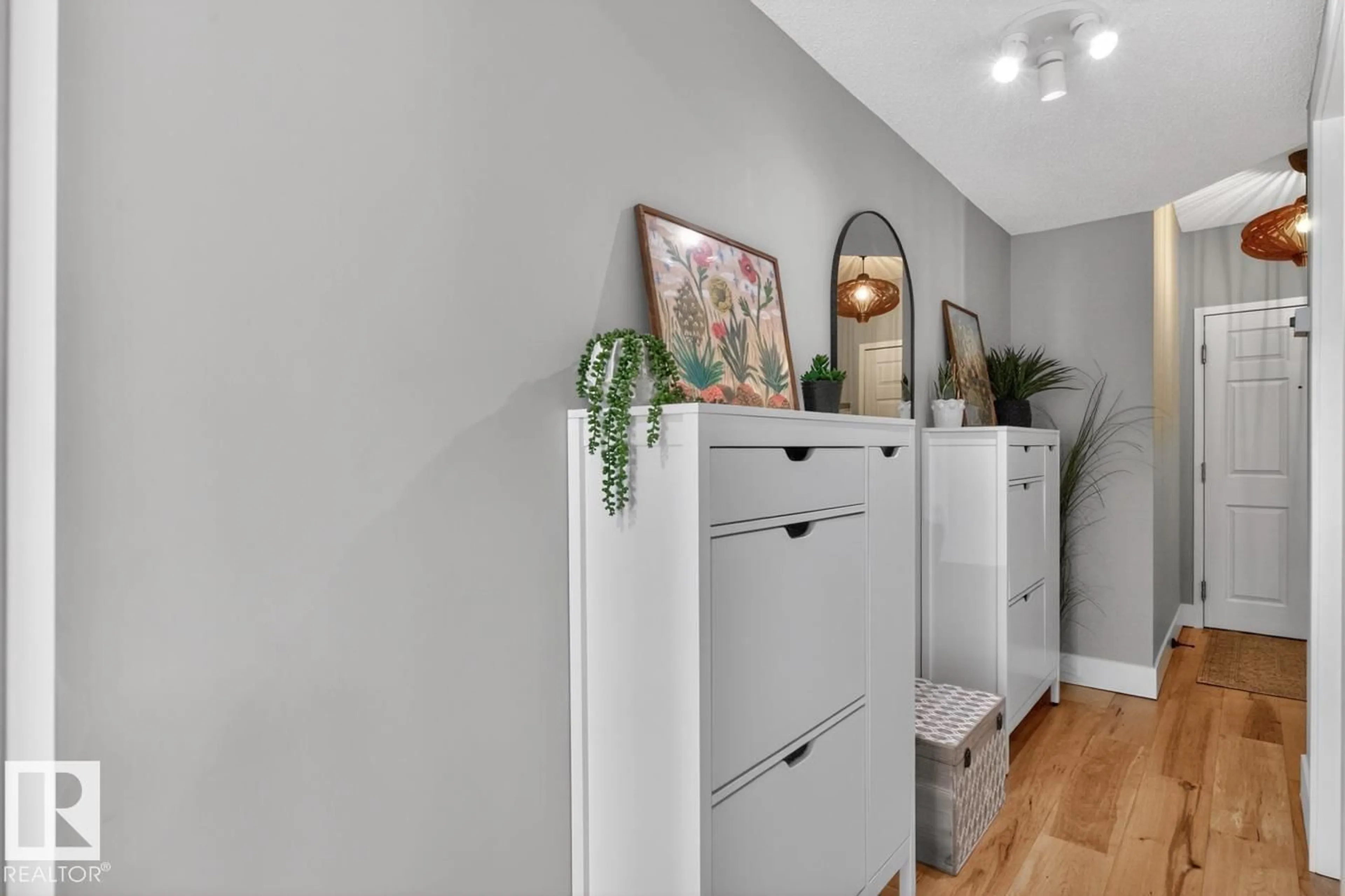 Indoor entryway for #401 - 11111 82 AV, Edmonton Alberta T6T0G3