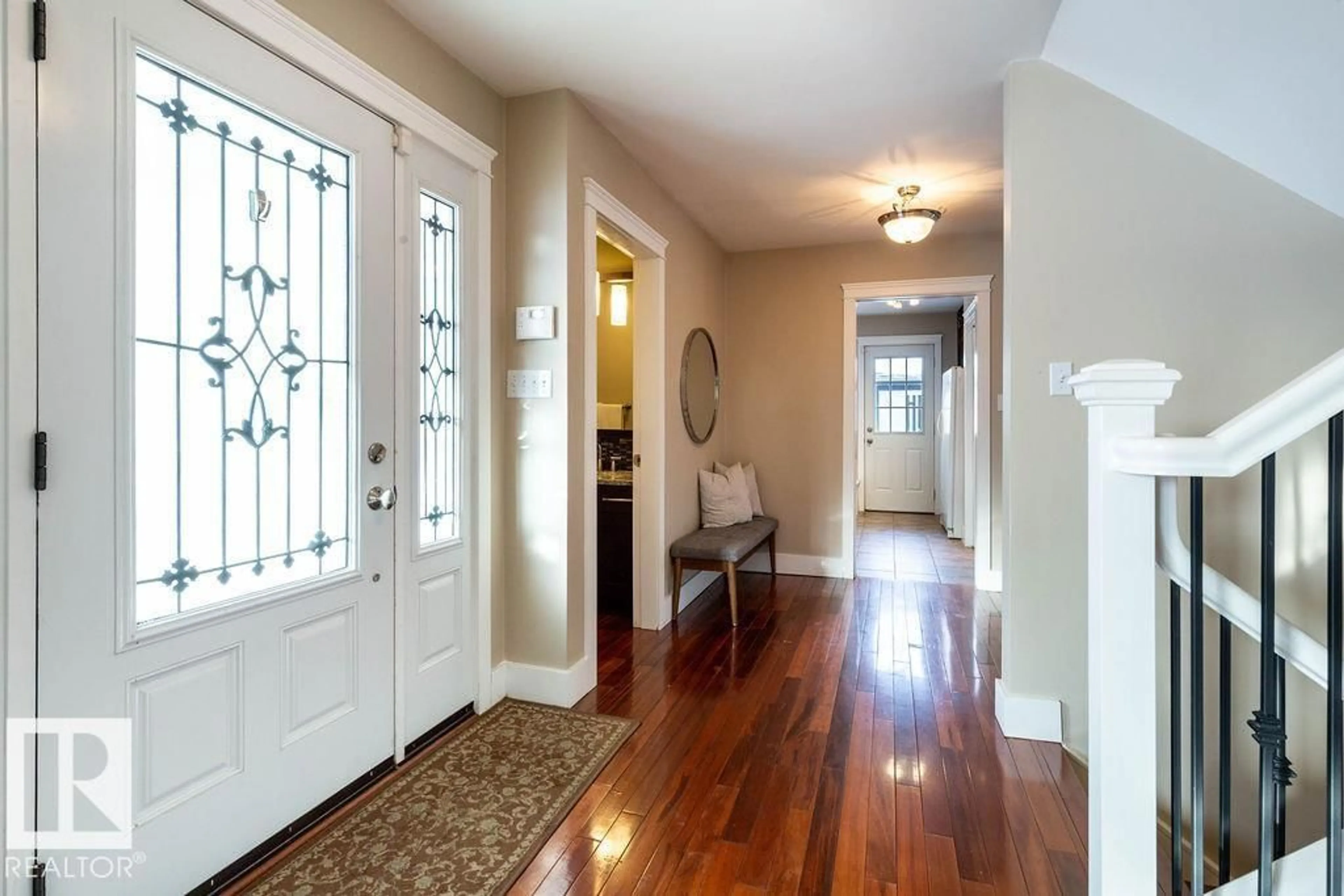 Indoor entryway for 104 QUESNELL CR, Edmonton Alberta T5R5N9