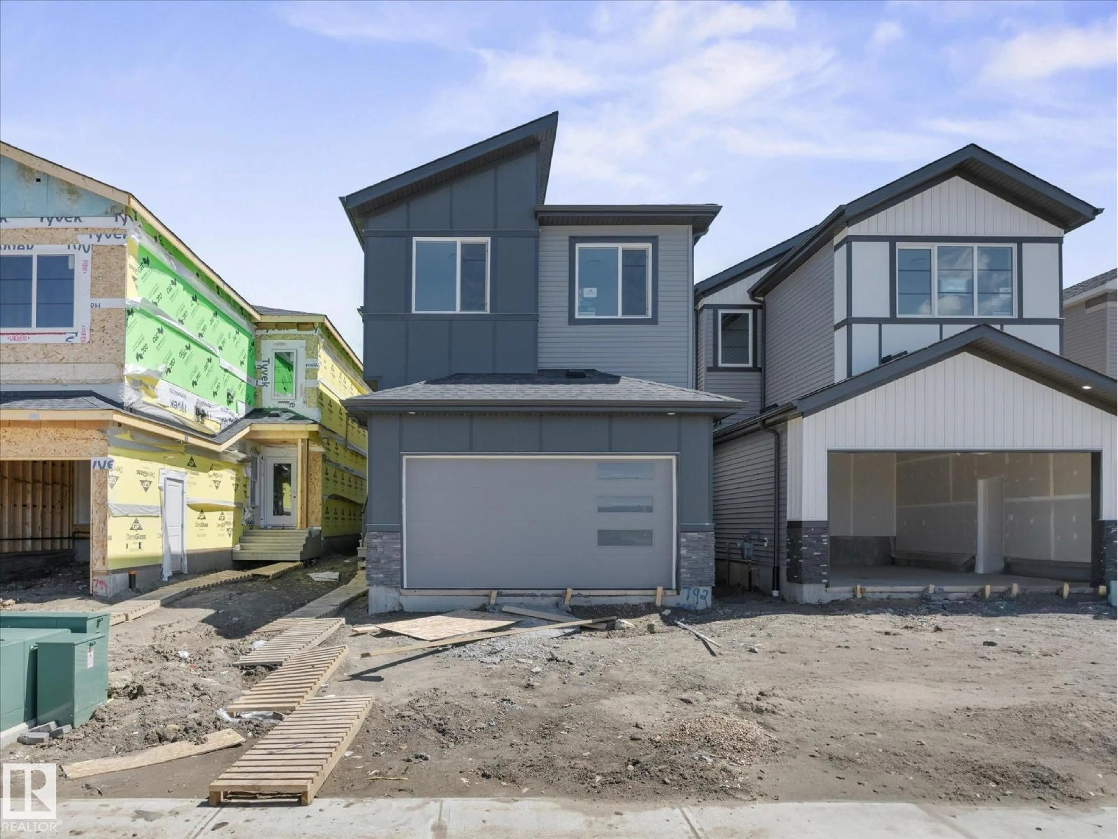 Home with vinyl exterior material, street for 792 BANK DR, Leduc Alberta T9E1W1