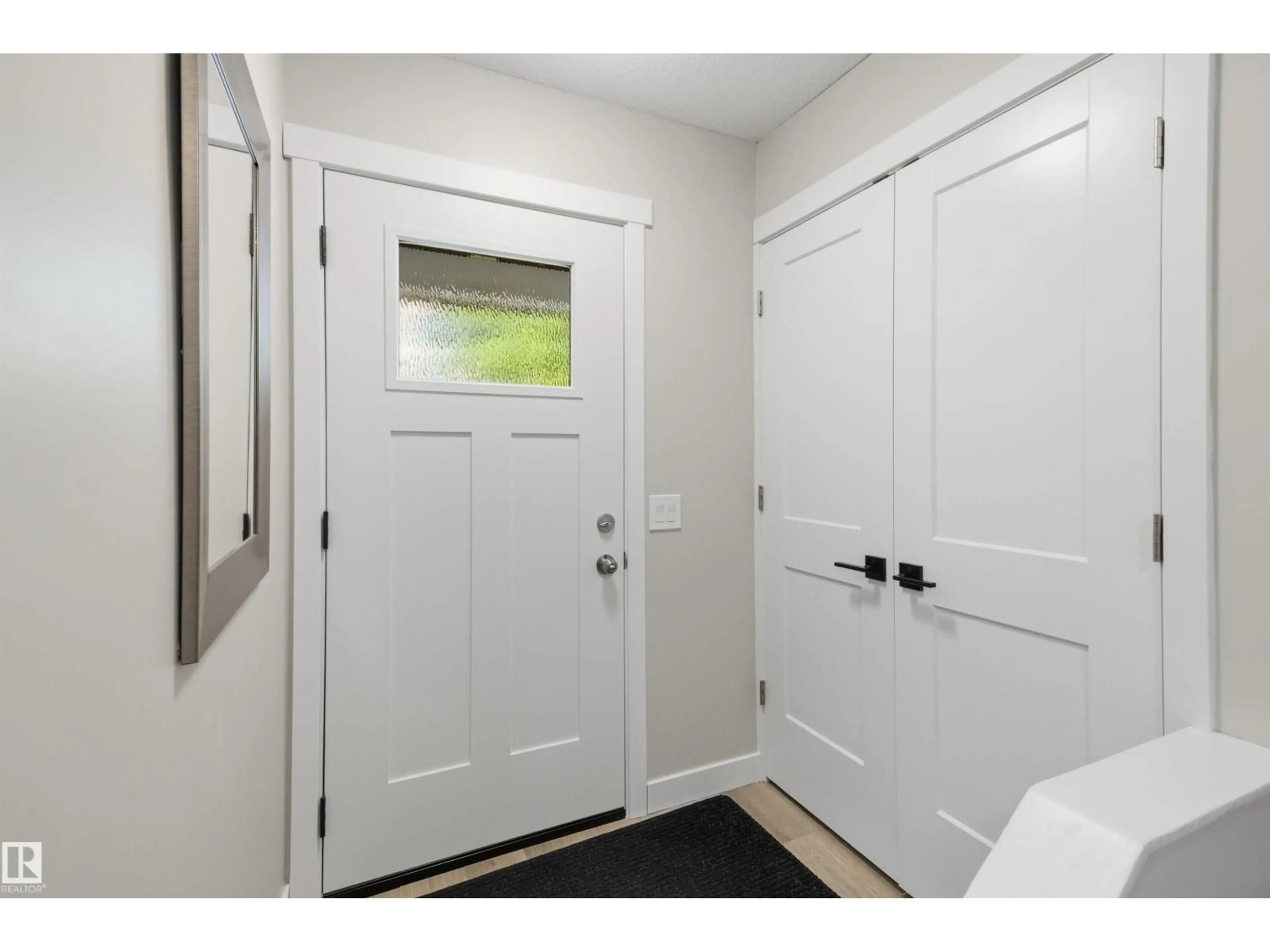 Indoor entryway for 3 WOODBINE CT, Sherwood Park Alberta T8A4B1