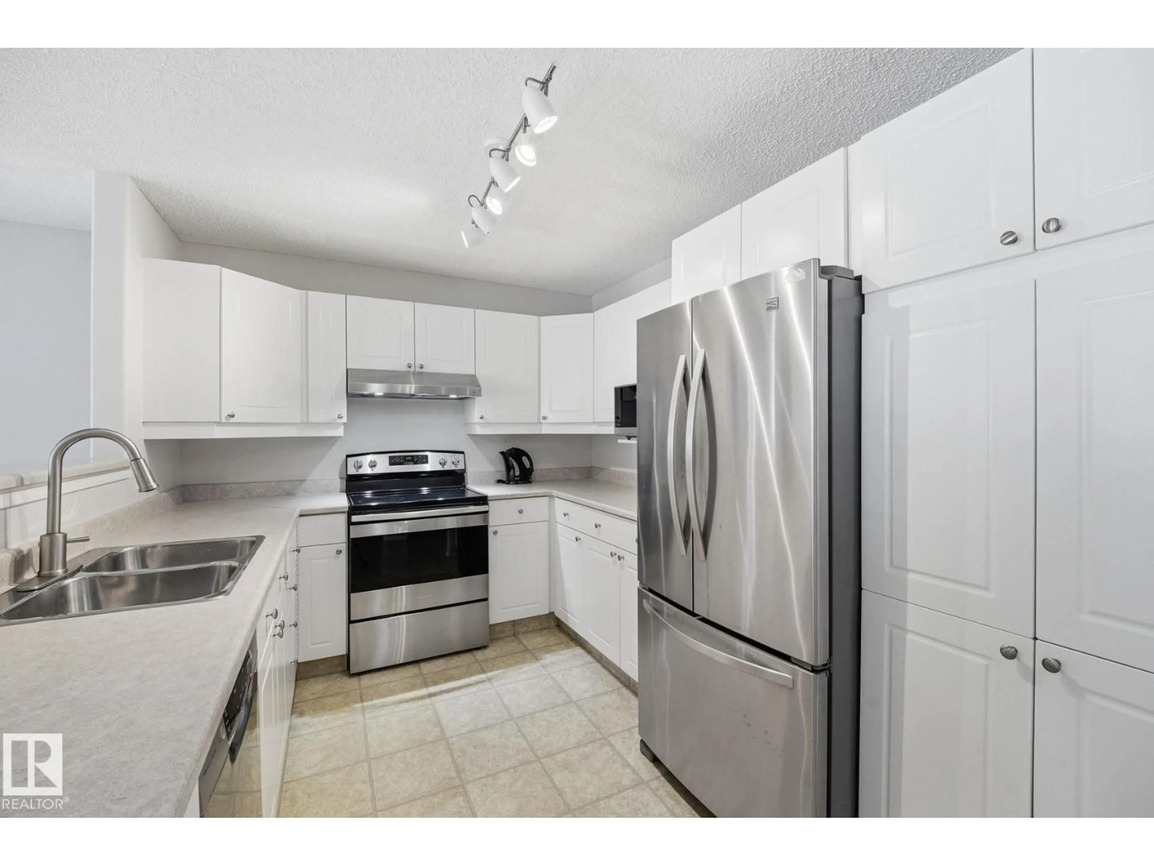 Standard kitchen, unknown for 201 - 10221 111 ST NW, Edmonton Alberta T5K2W5
