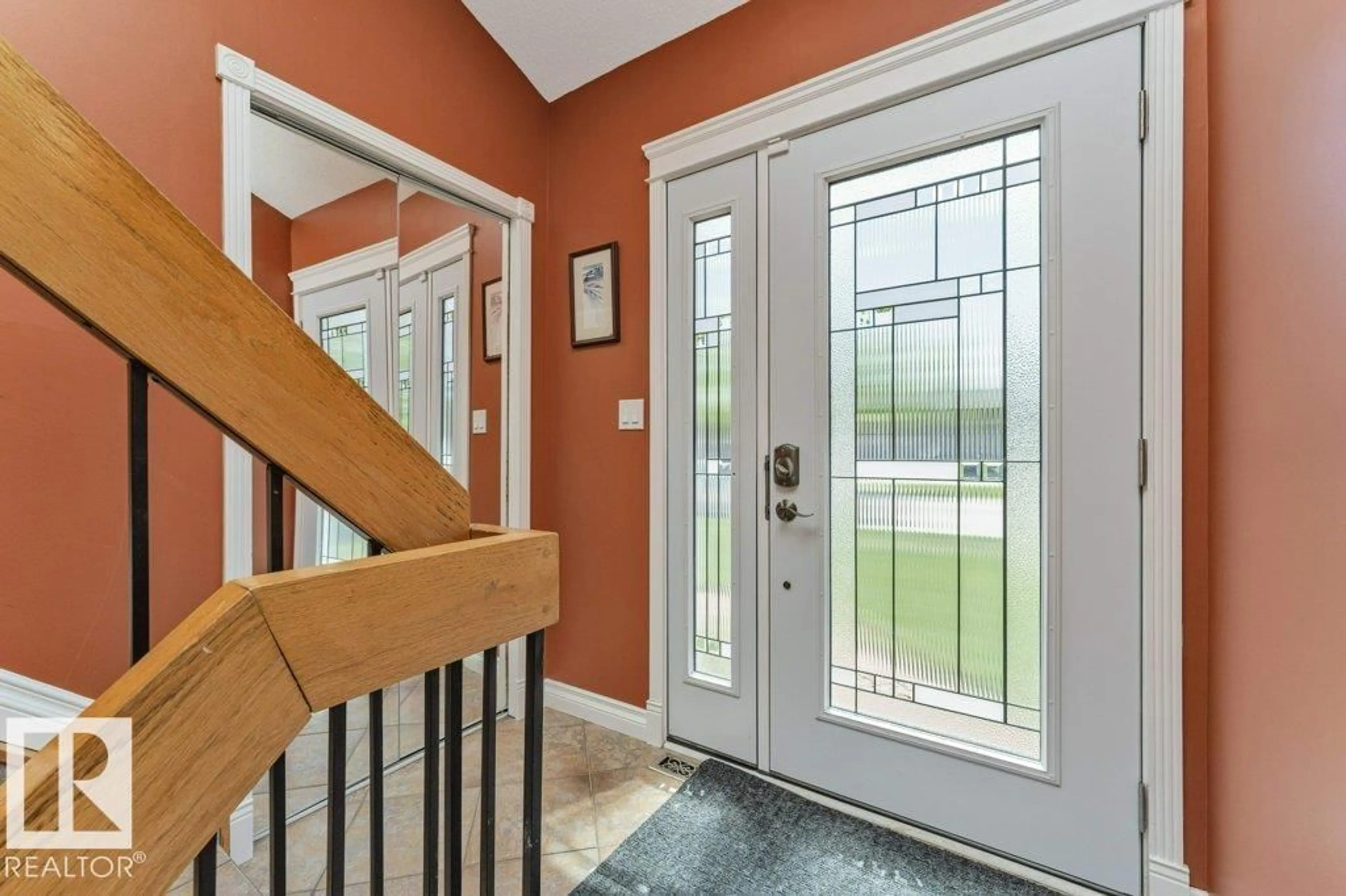Indoor entryway for 149 GREENOCH CR, Edmonton Alberta T6L1W6