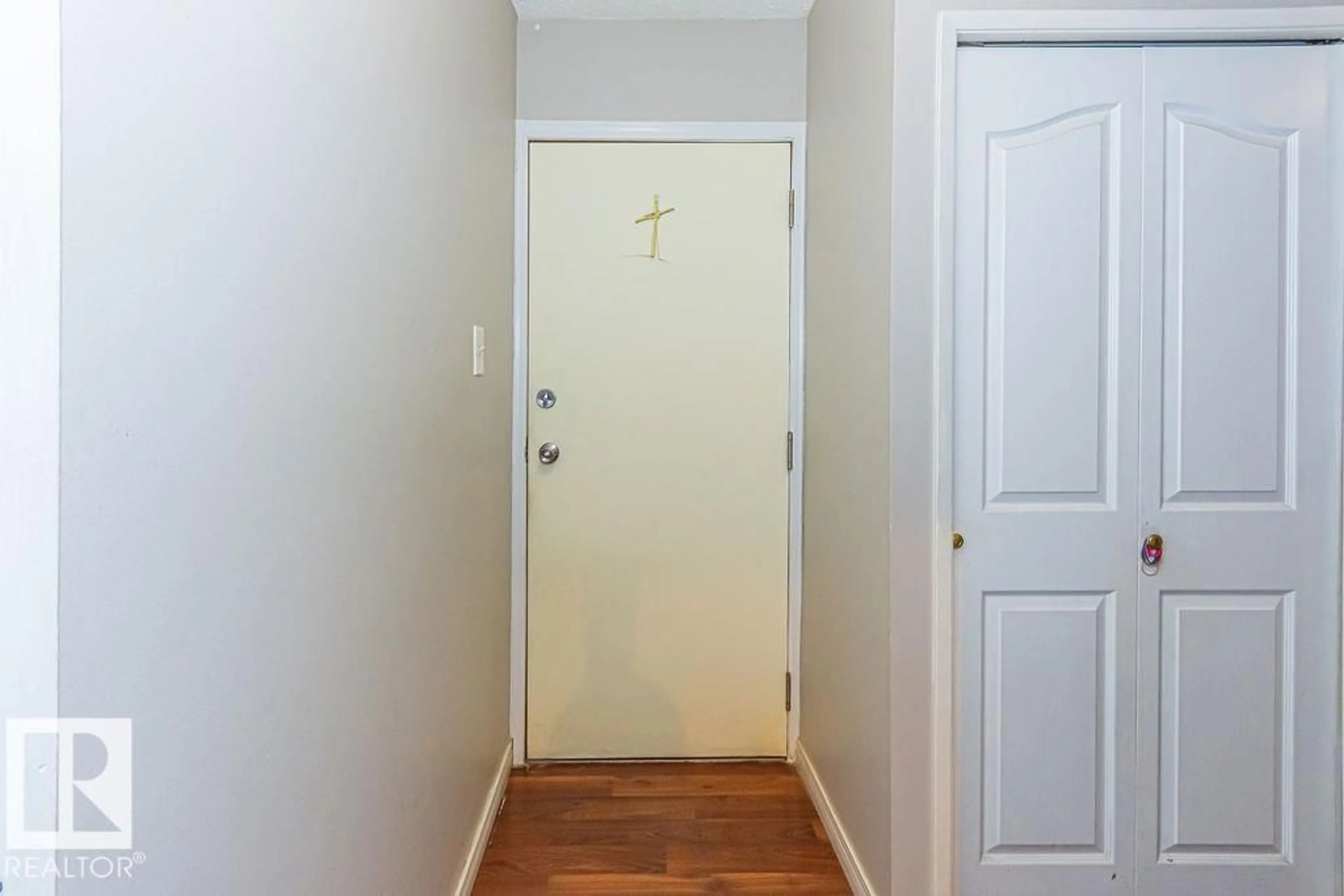 Indoor entryway for #6 - 3819 76 ST NW, Edmonton Alberta T6K2P9