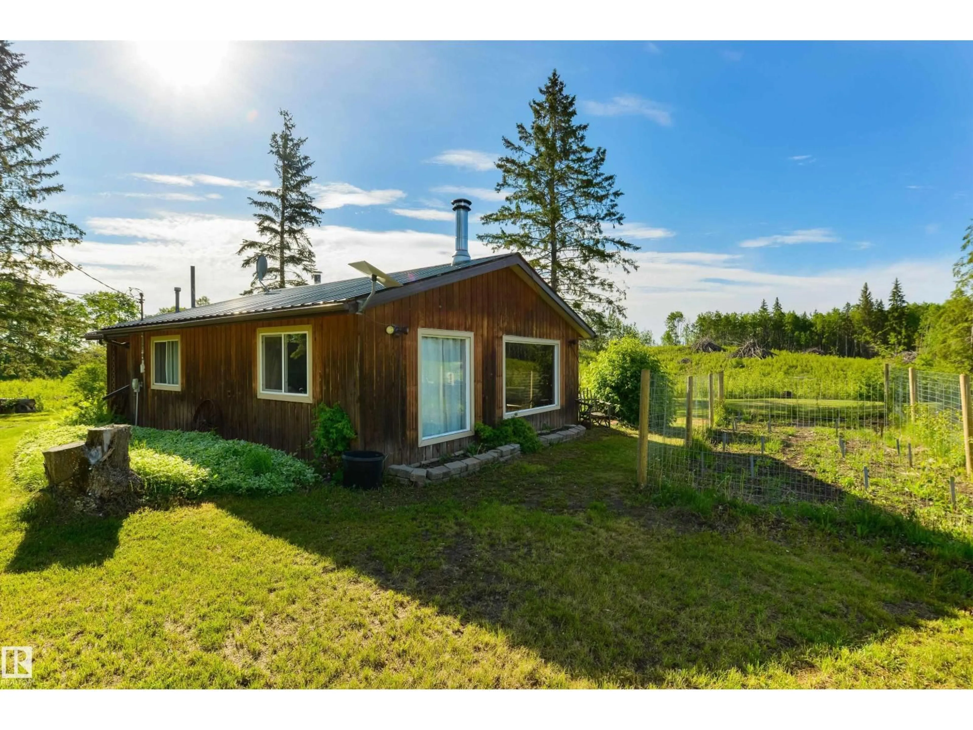 A pic from outside/outdoor area/front of a property/back of a property/a pic from drone, unknown for 52309 RGE ROAD 22, Rural Parkland County Alberta T7Y2J2