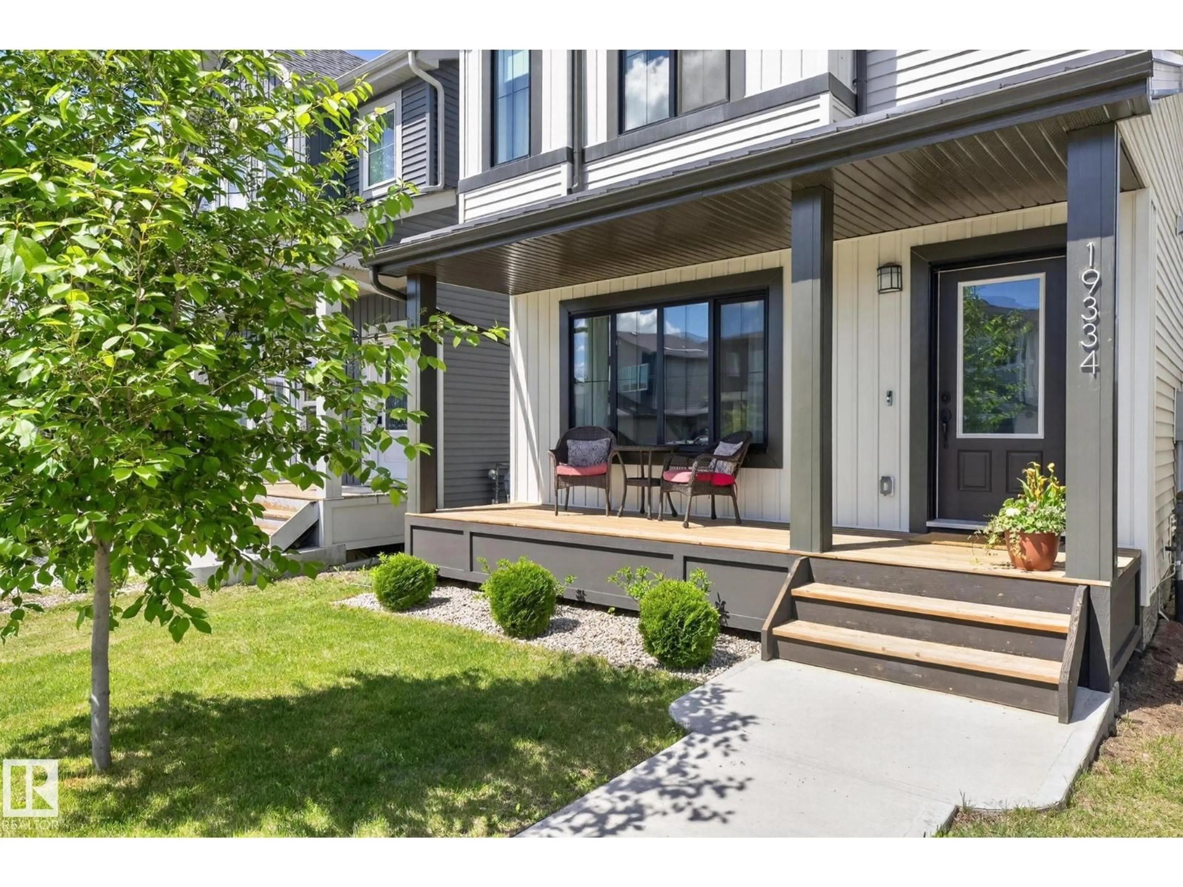 Patio, street for 19334 26A AV, Edmonton Alberta T6M1L2