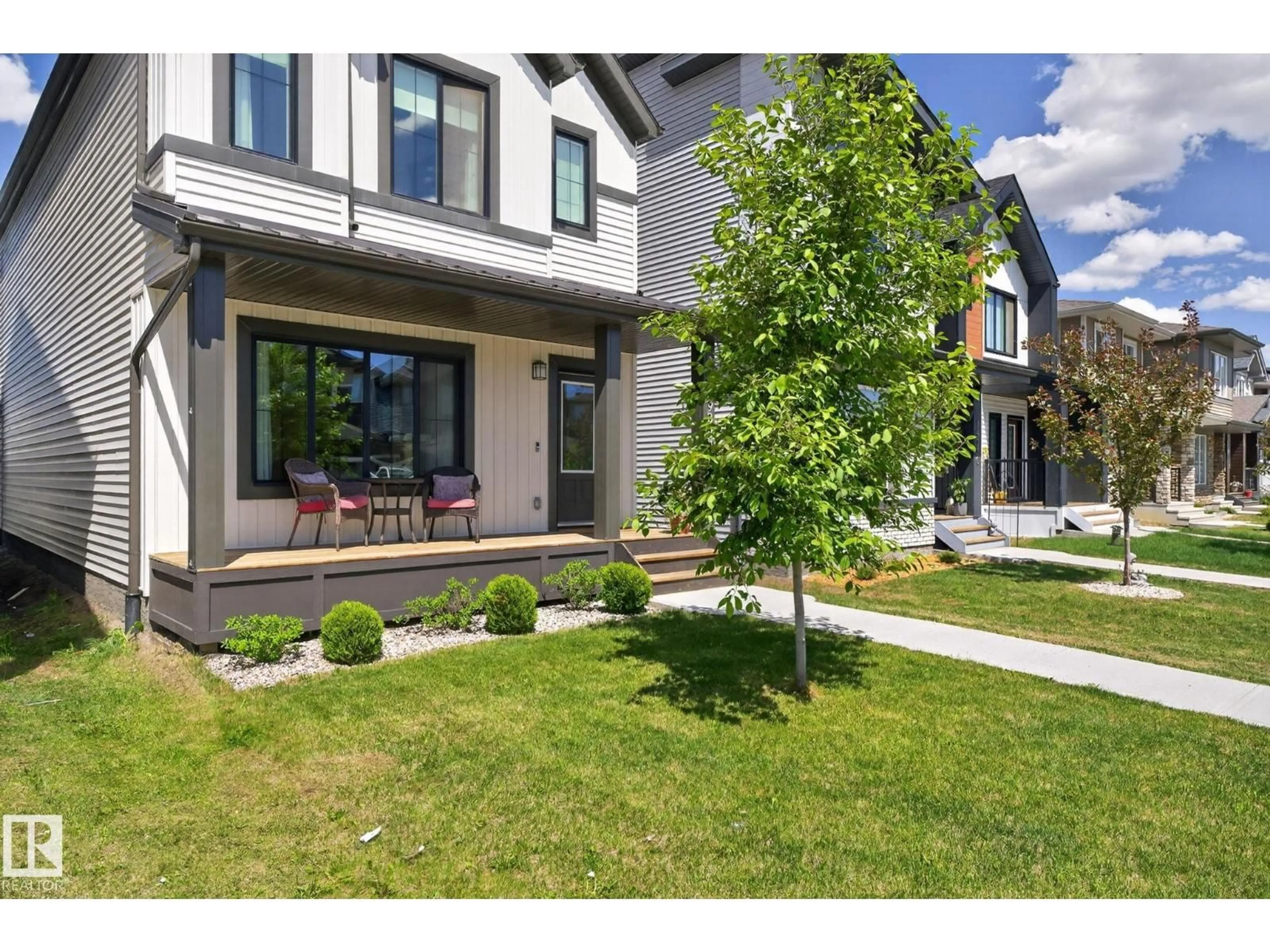 Patio, street for 19334 26A AV, Edmonton Alberta T6M1L2