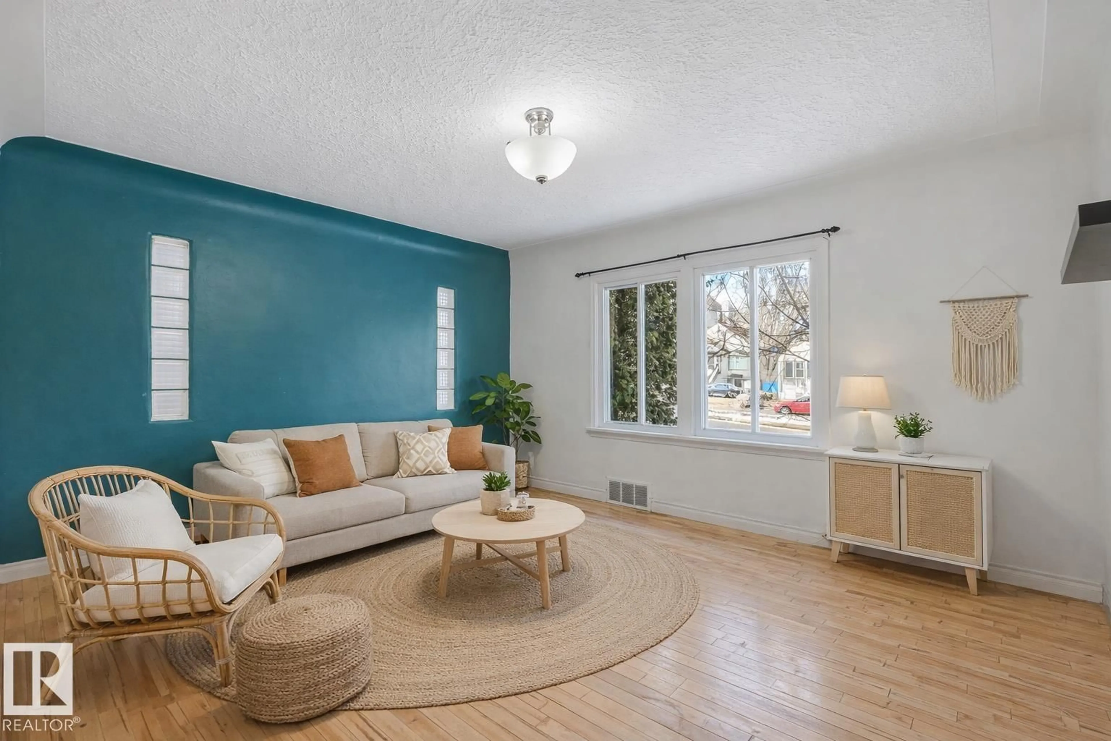 Living room with furniture, wood/laminate floor for #4 - 9835 82 AV NW, Edmonton Alberta T6E1Y7