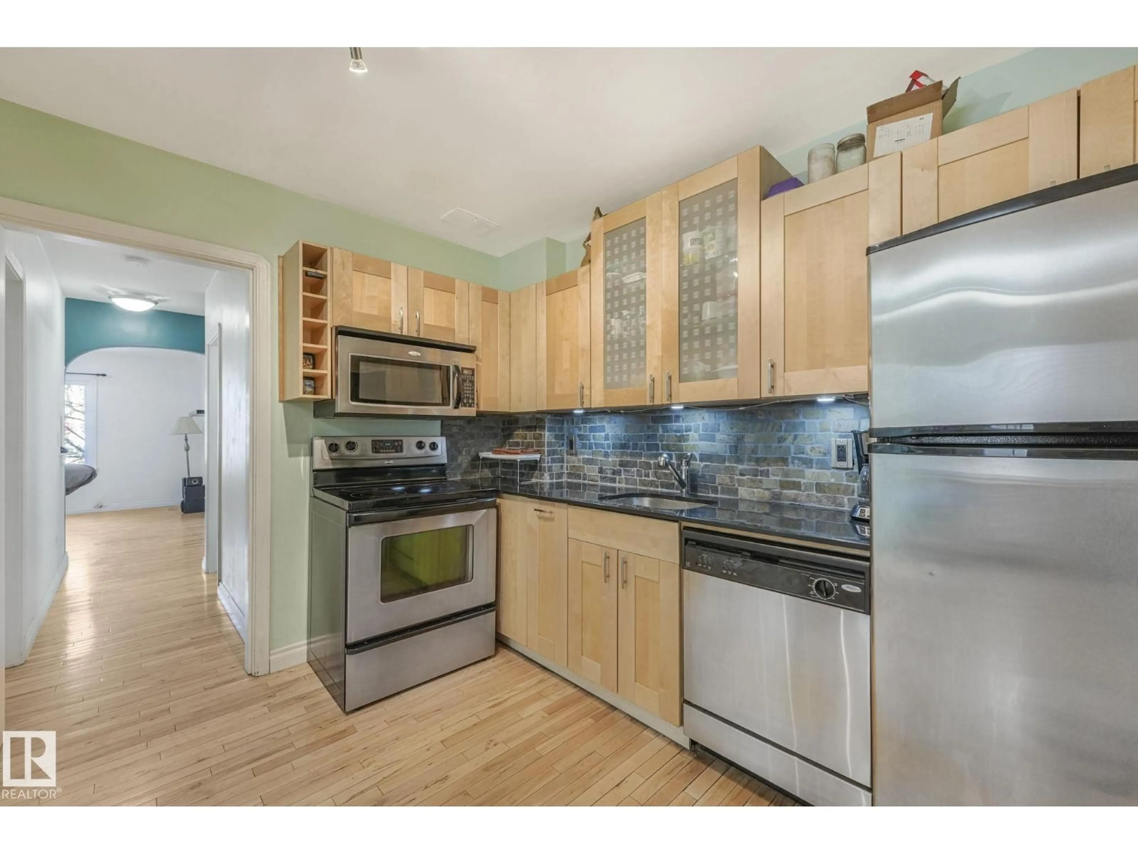 Standard kitchen, unknown for #4 - 9835 82 AV NW, Edmonton Alberta T6E1Y7