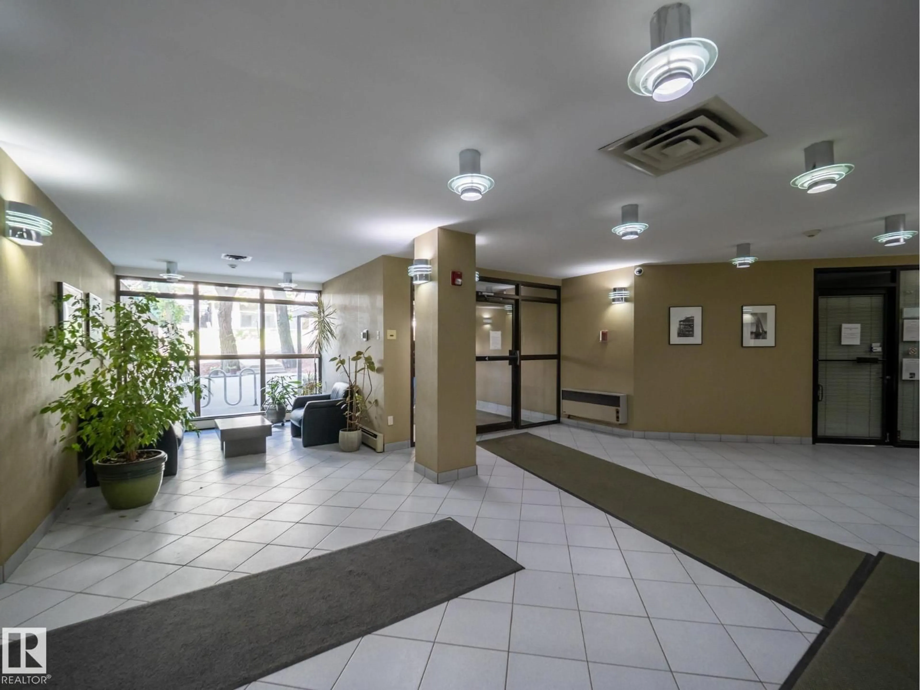 Lobby for PH4 - 9725 106 ST, Edmonton Alberta T5K1B5
