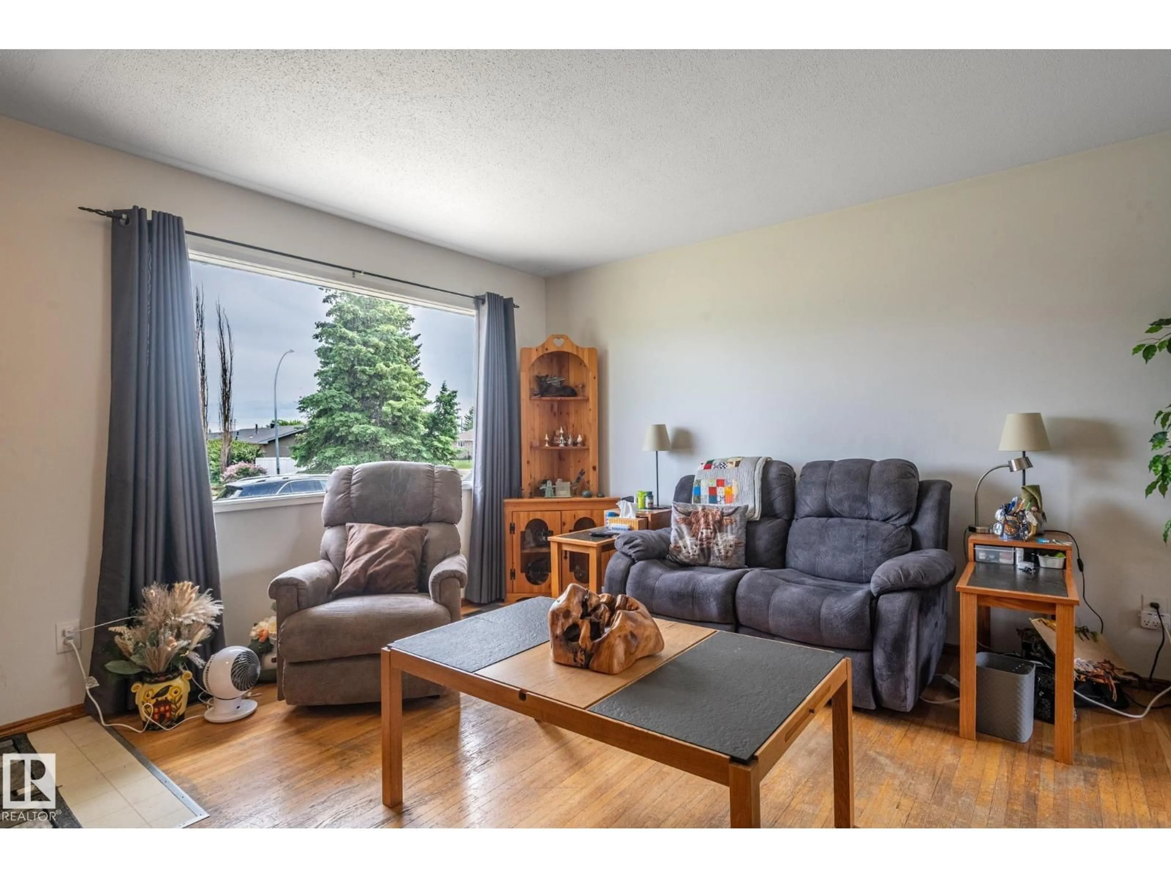 Living room with furniture, wood/laminate floor for NW - 13816 62 ST, Edmonton Alberta T5A1P7