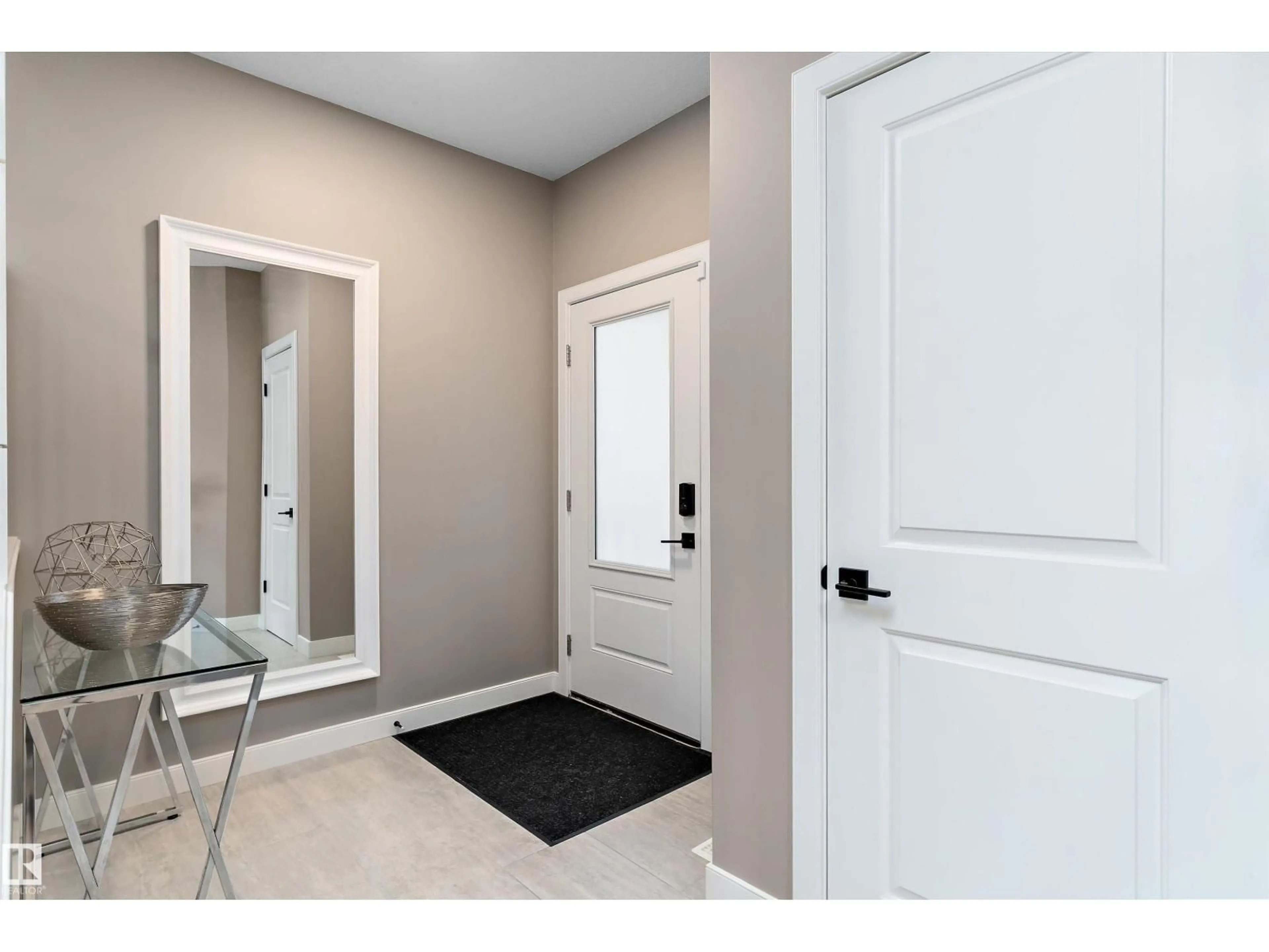 Indoor entryway for 2072 GRAYDON HILL CR, Edmonton Alberta T6W4C7