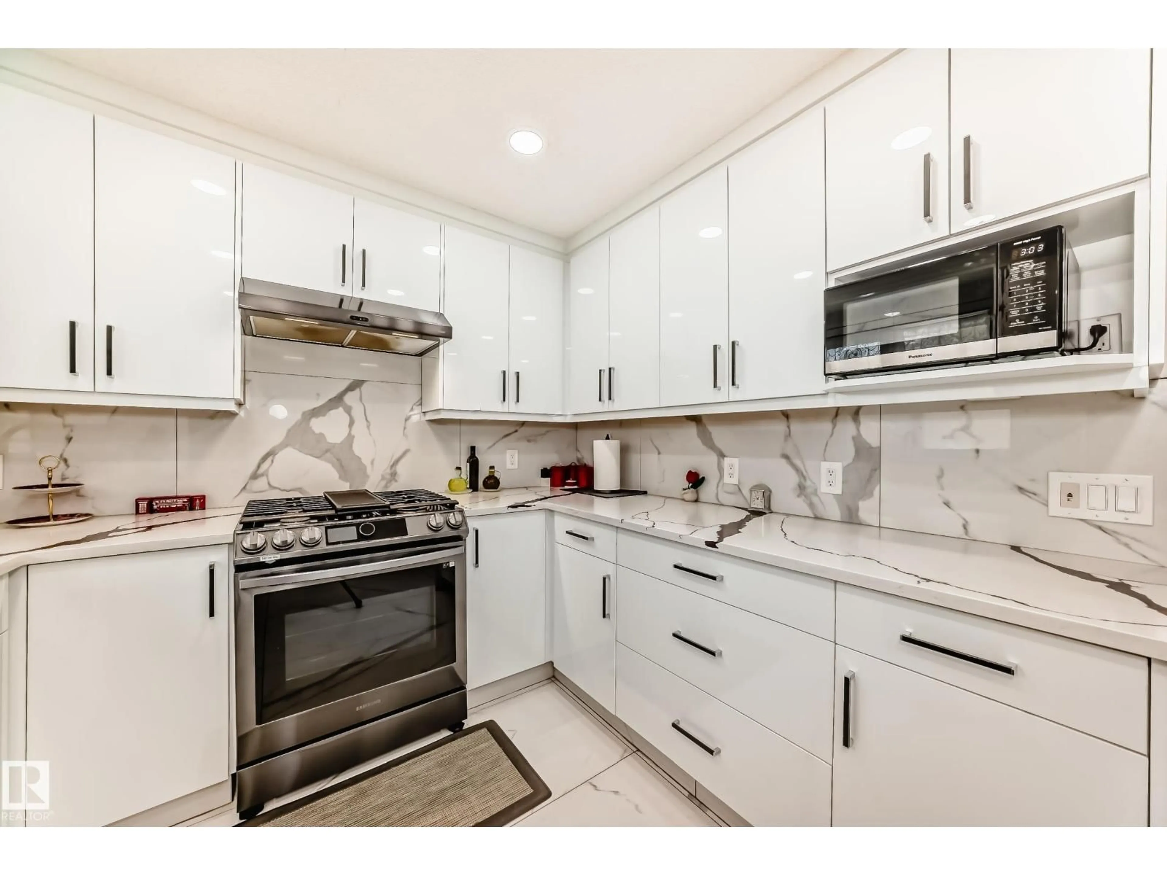 Unknown for 3843 47 ST, Edmonton Alberta T6L5B3