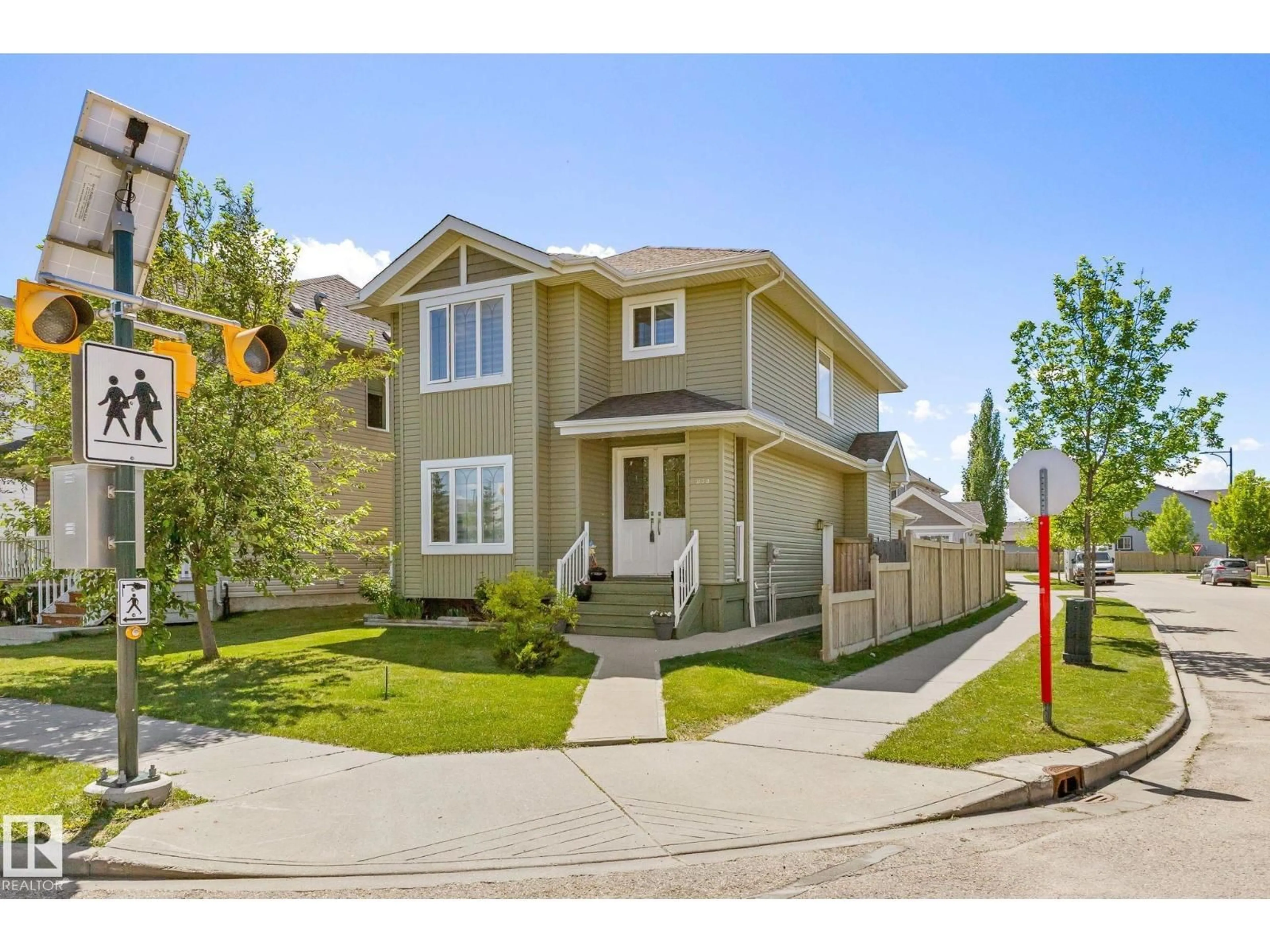 Home with vinyl exterior material, street for 598 TAMARACK RD, Edmonton Alberta T6T0M8