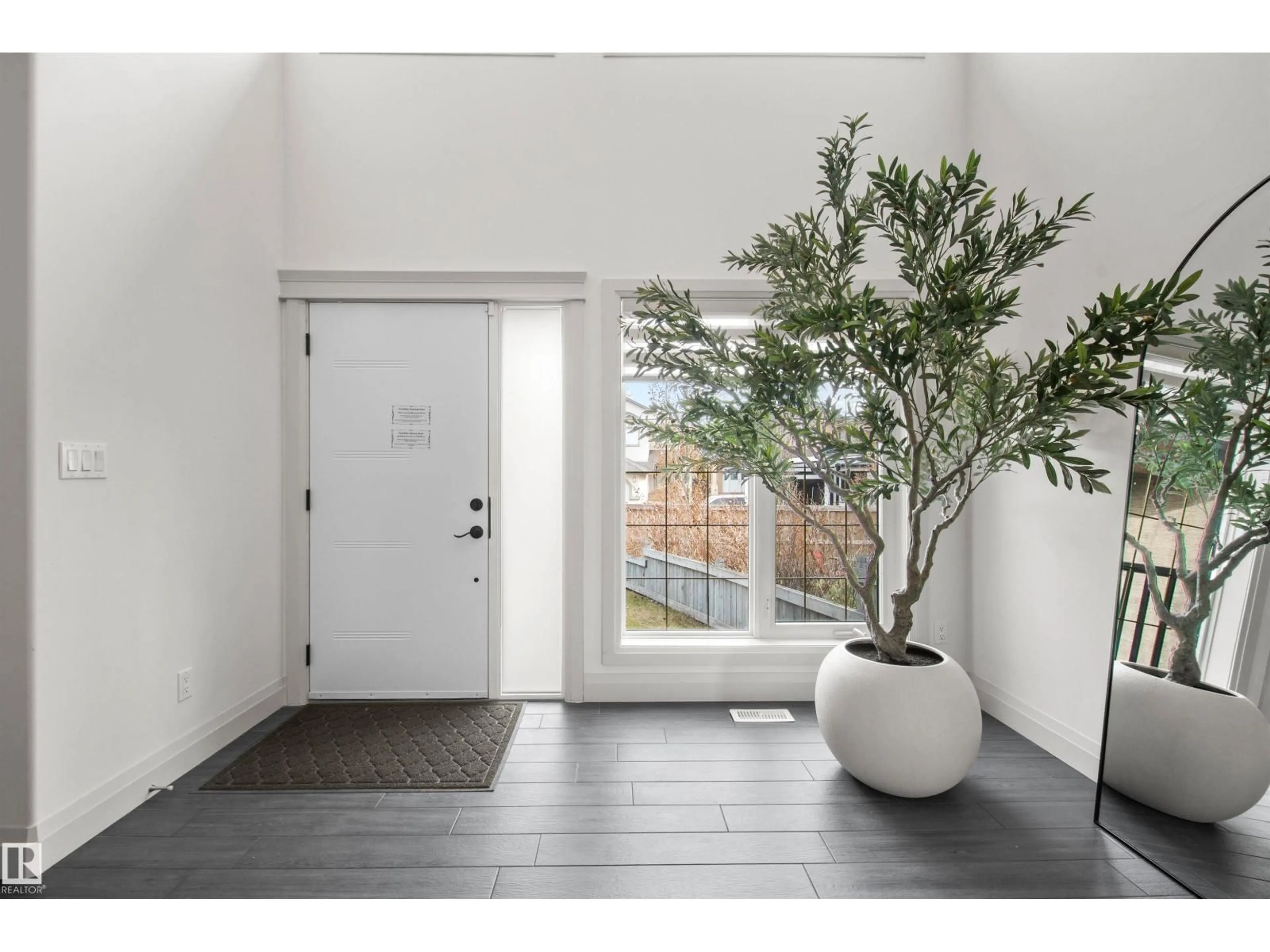 Indoor entryway for 10656 181 AV, Edmonton Alberta T5X6G4
