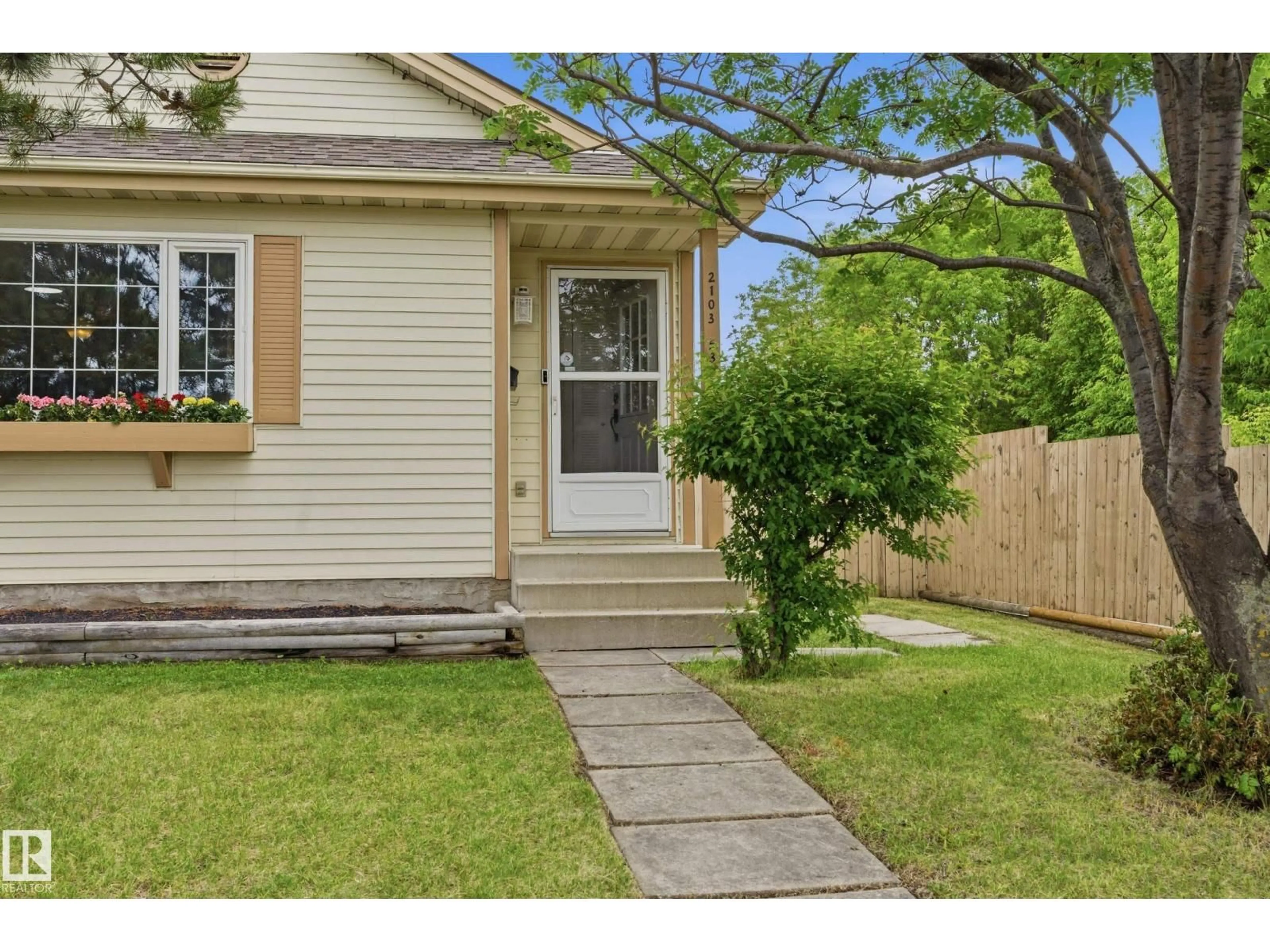 Unknown for 2103 53 ST, Edmonton Alberta T6L4T8