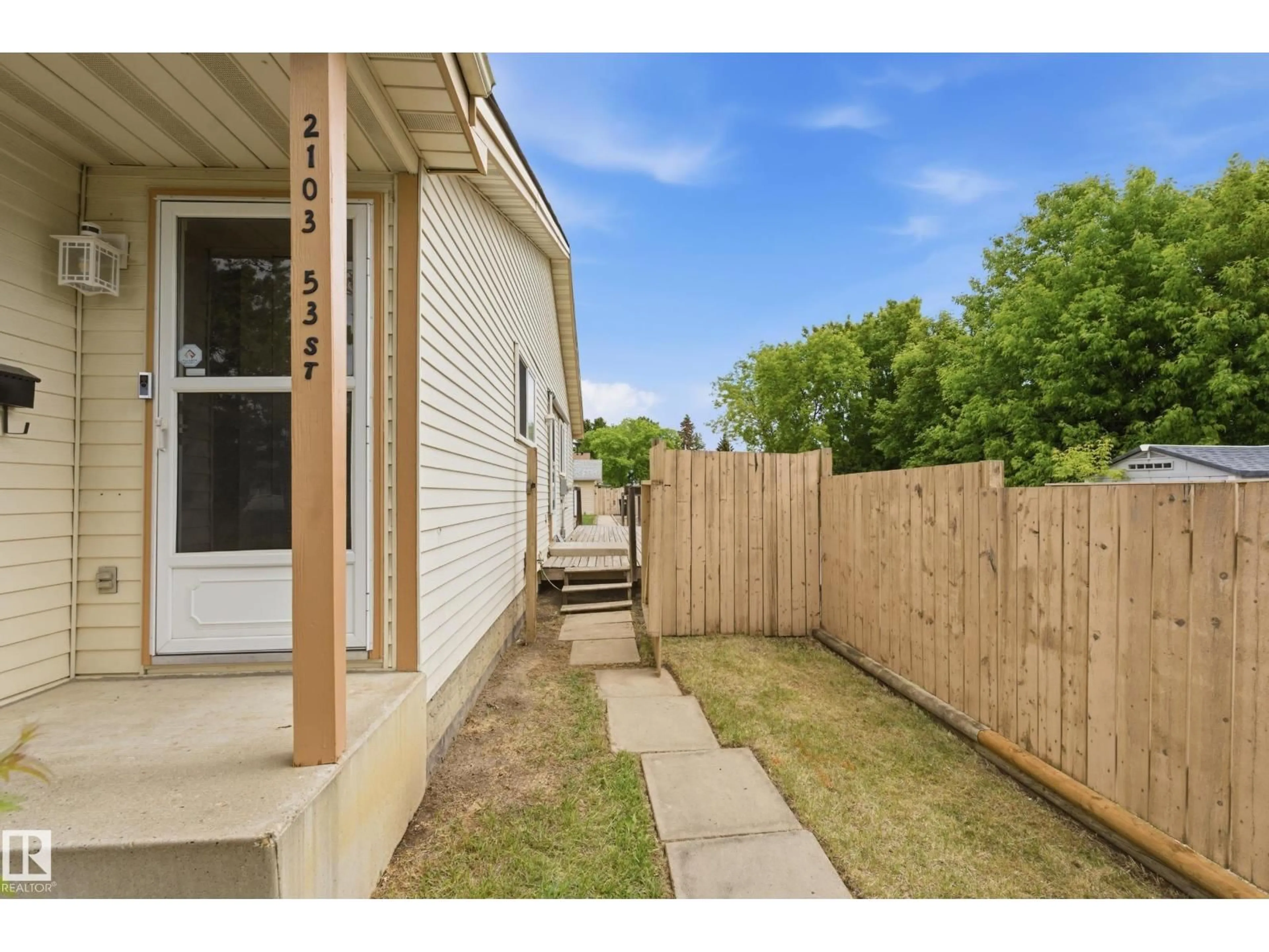 Unknown for 2103 53 ST, Edmonton Alberta T6L4T8