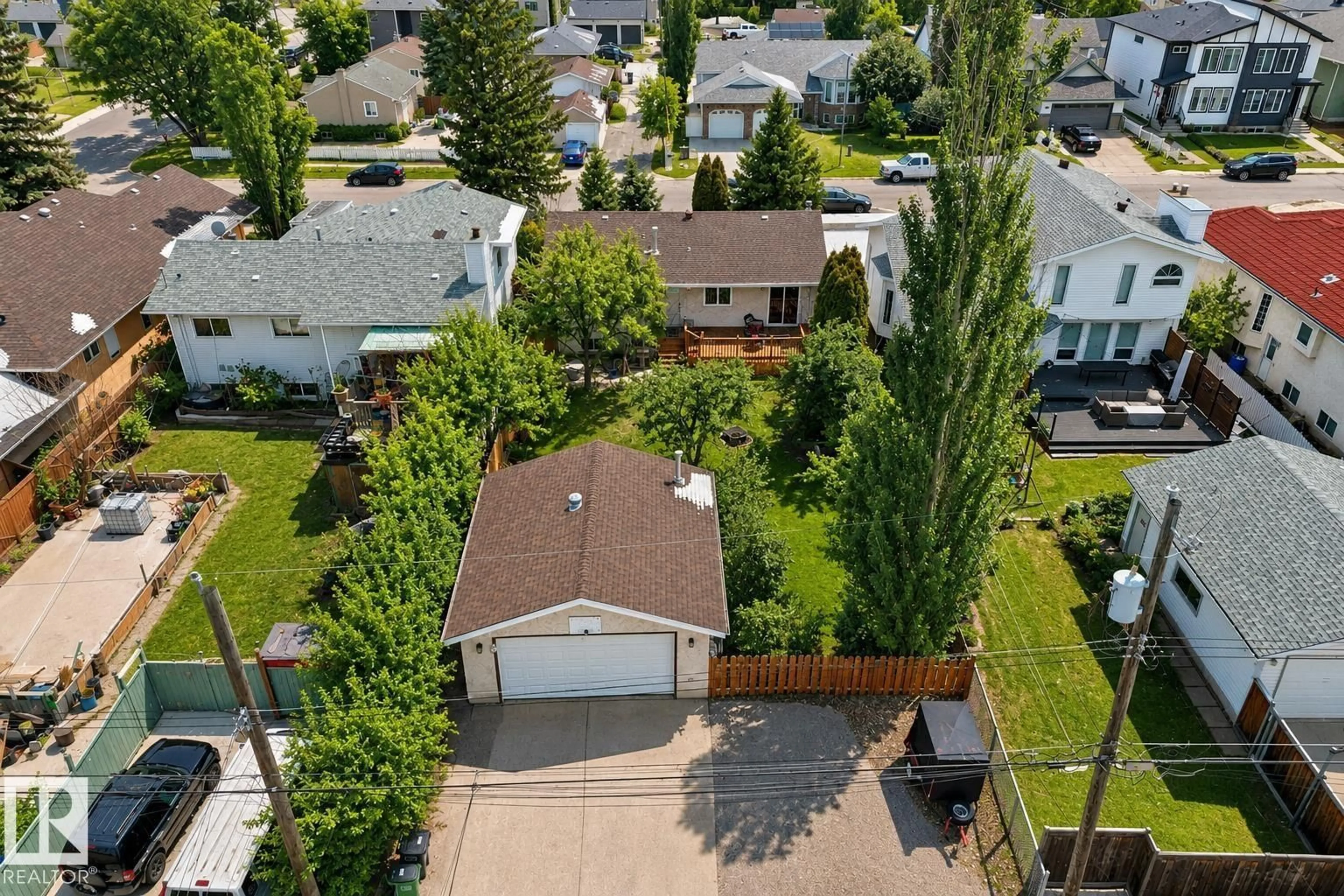 A pic from outside/outdoor area/front of a property/back of a property/a pic from drone, street for 9813 152 ST, Edmonton Alberta T5X1X2