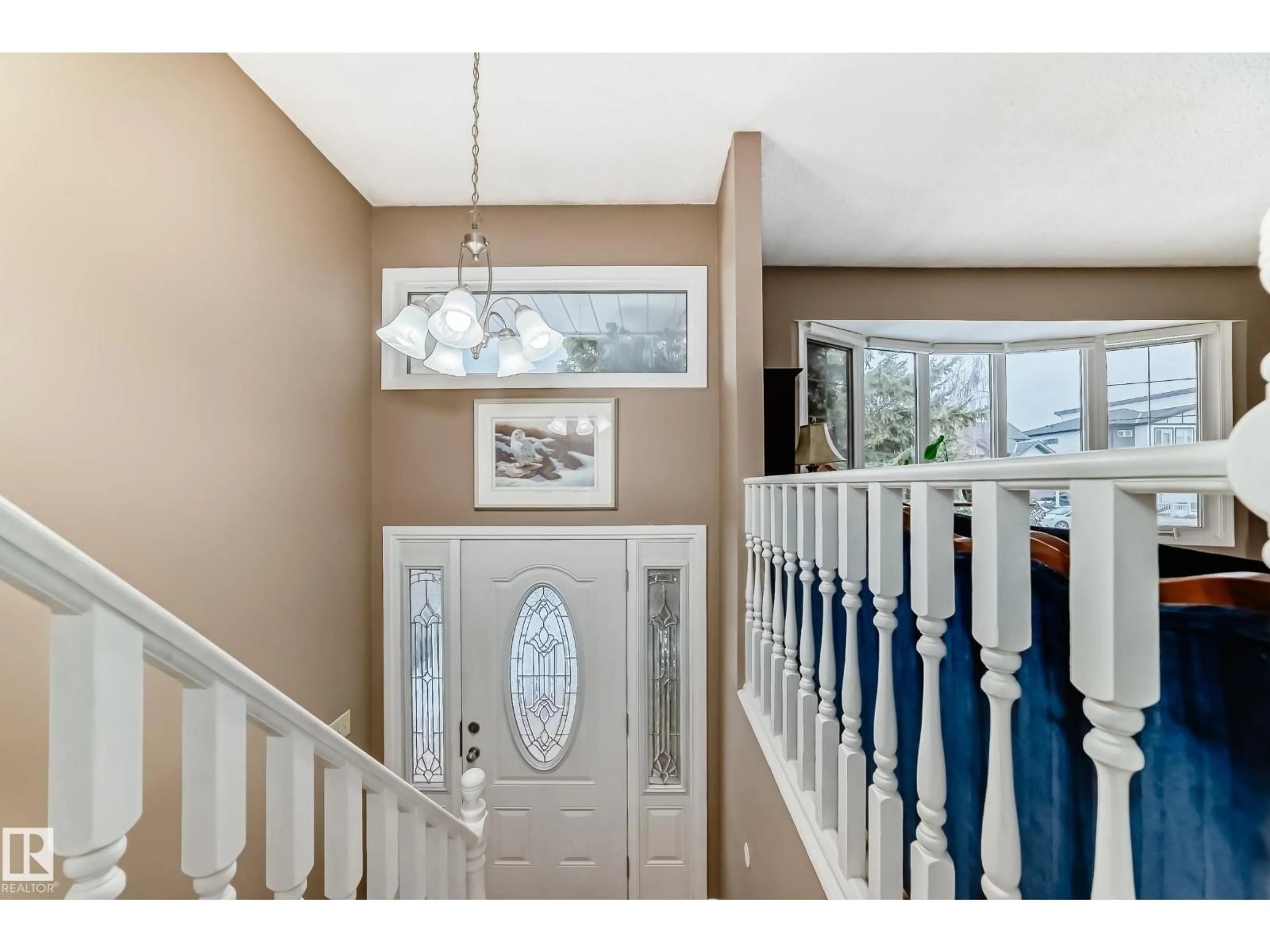 Indoor entryway for 9813 152 ST, Edmonton Alberta T5X1X2