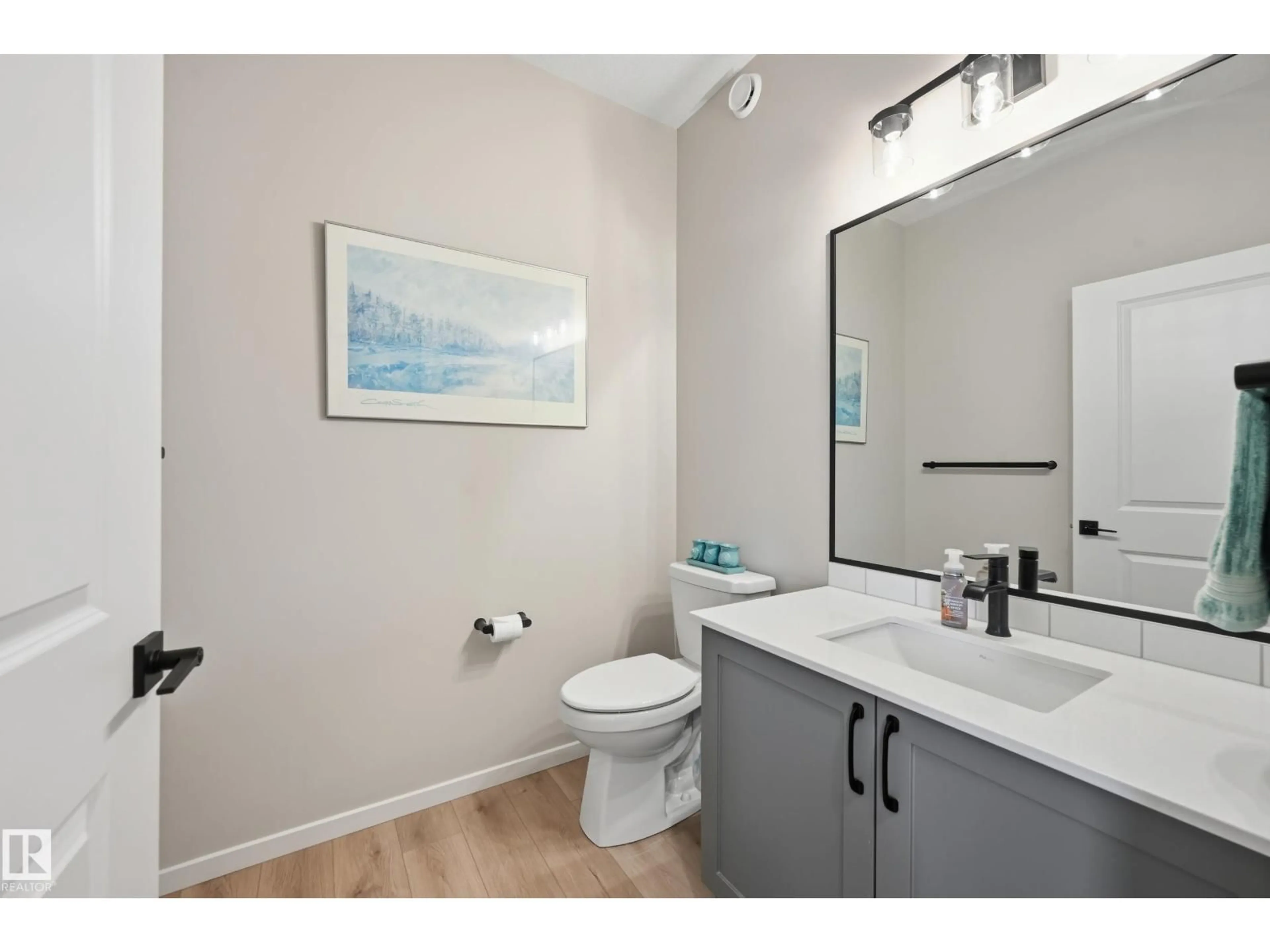Standard bathroom, unknown for 11 - 27 DALTON LI, Spruce Grove Alberta T7X4C4