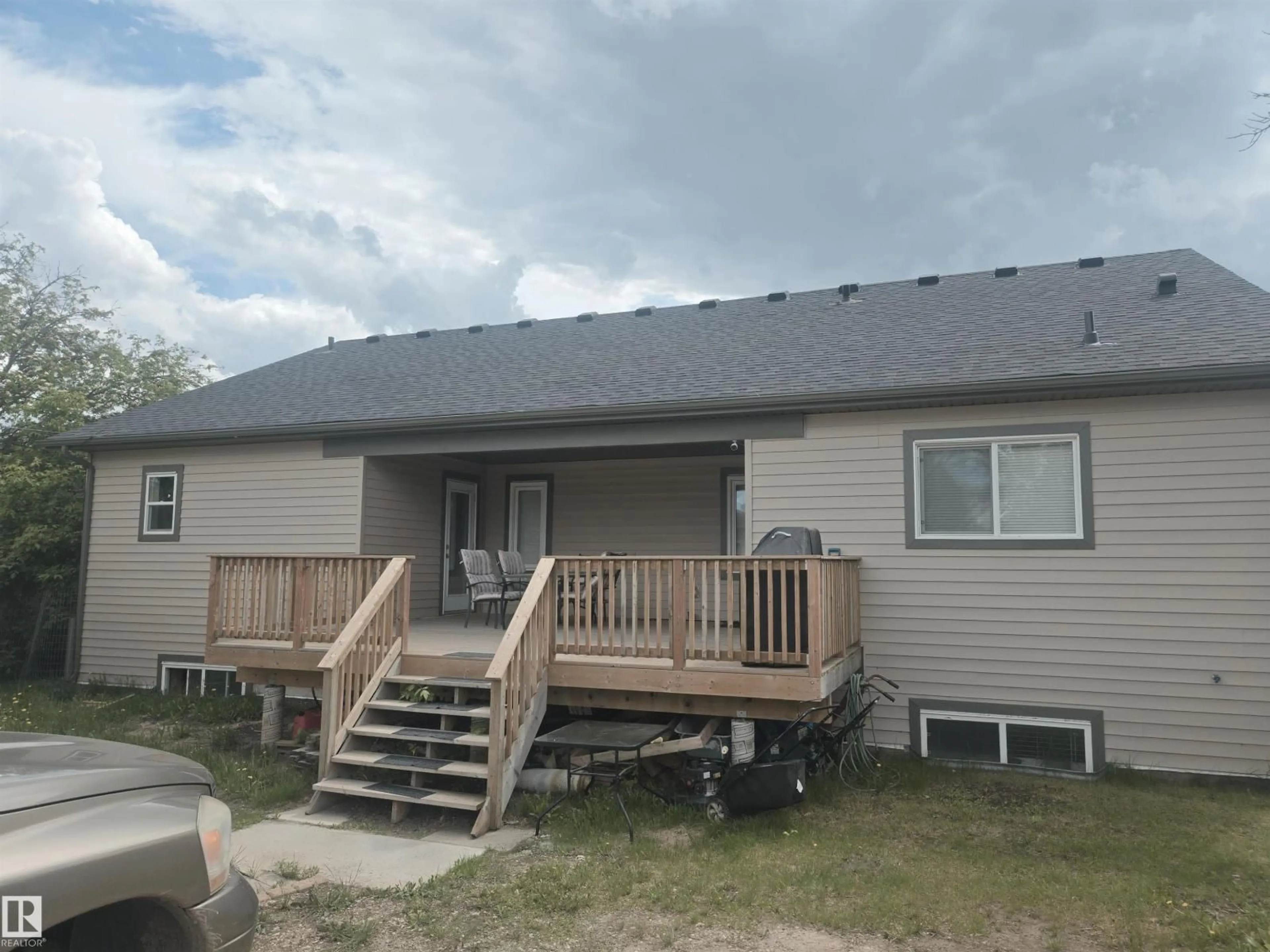 Home with vinyl exterior material, building for 4808 50 AV, Lamont Alberta T0B2R0
