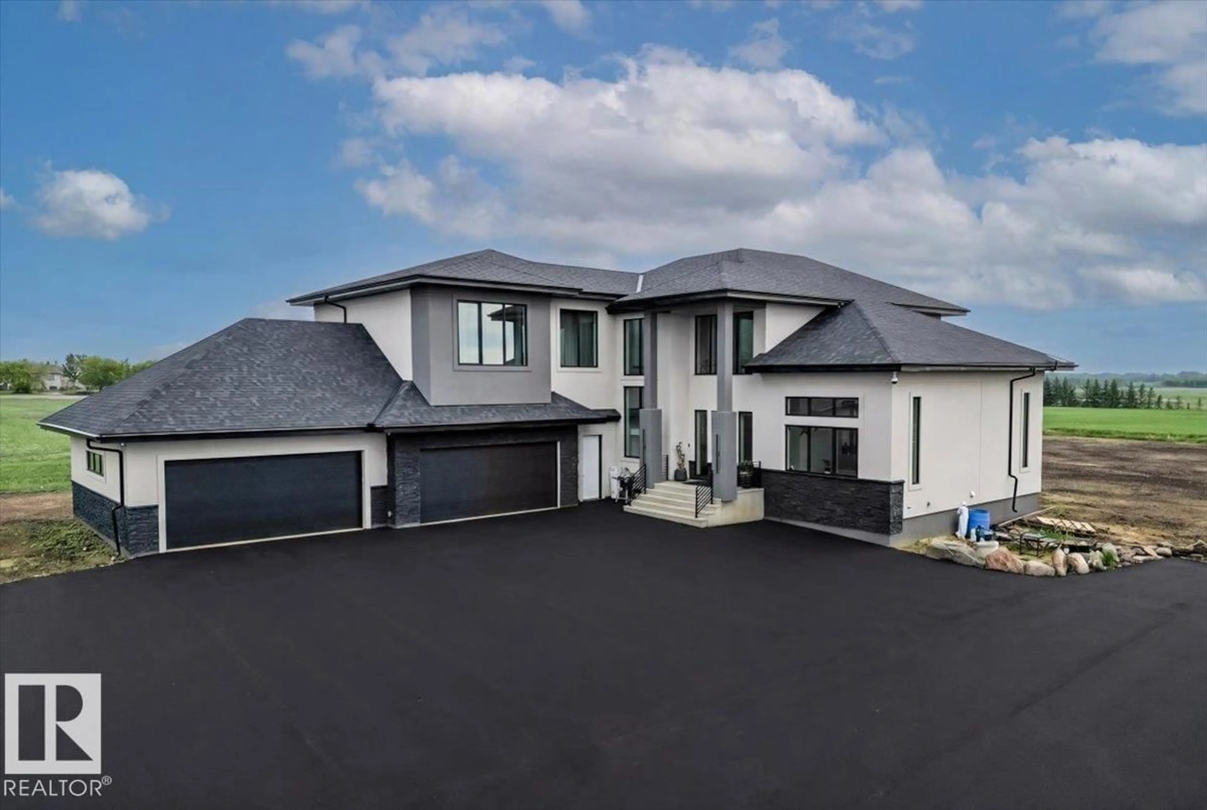 A pic from outside/outdoor area/front of a property/back of a property/a pic from drone, unknown for 55017 RGE ROAD 254, Rural Sturgeon County Alberta T8T0T2