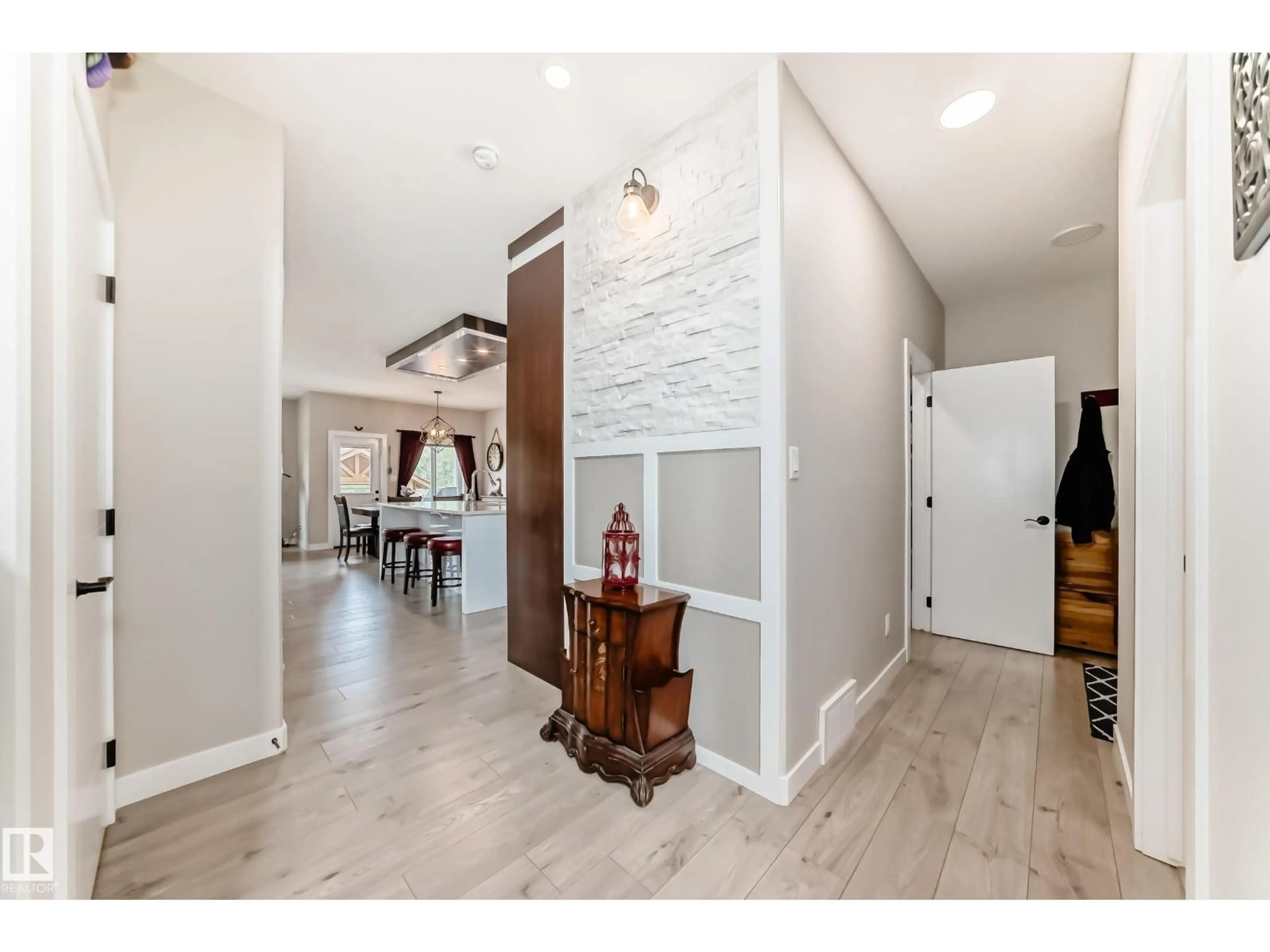 Indoor entryway for 3895 ROBINS CR, Edmonton Alberta T5S0M8