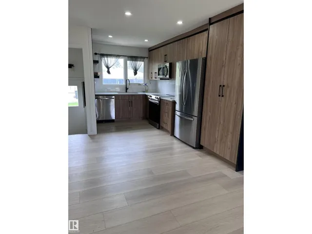 11911 133 AV, Edmonton 3