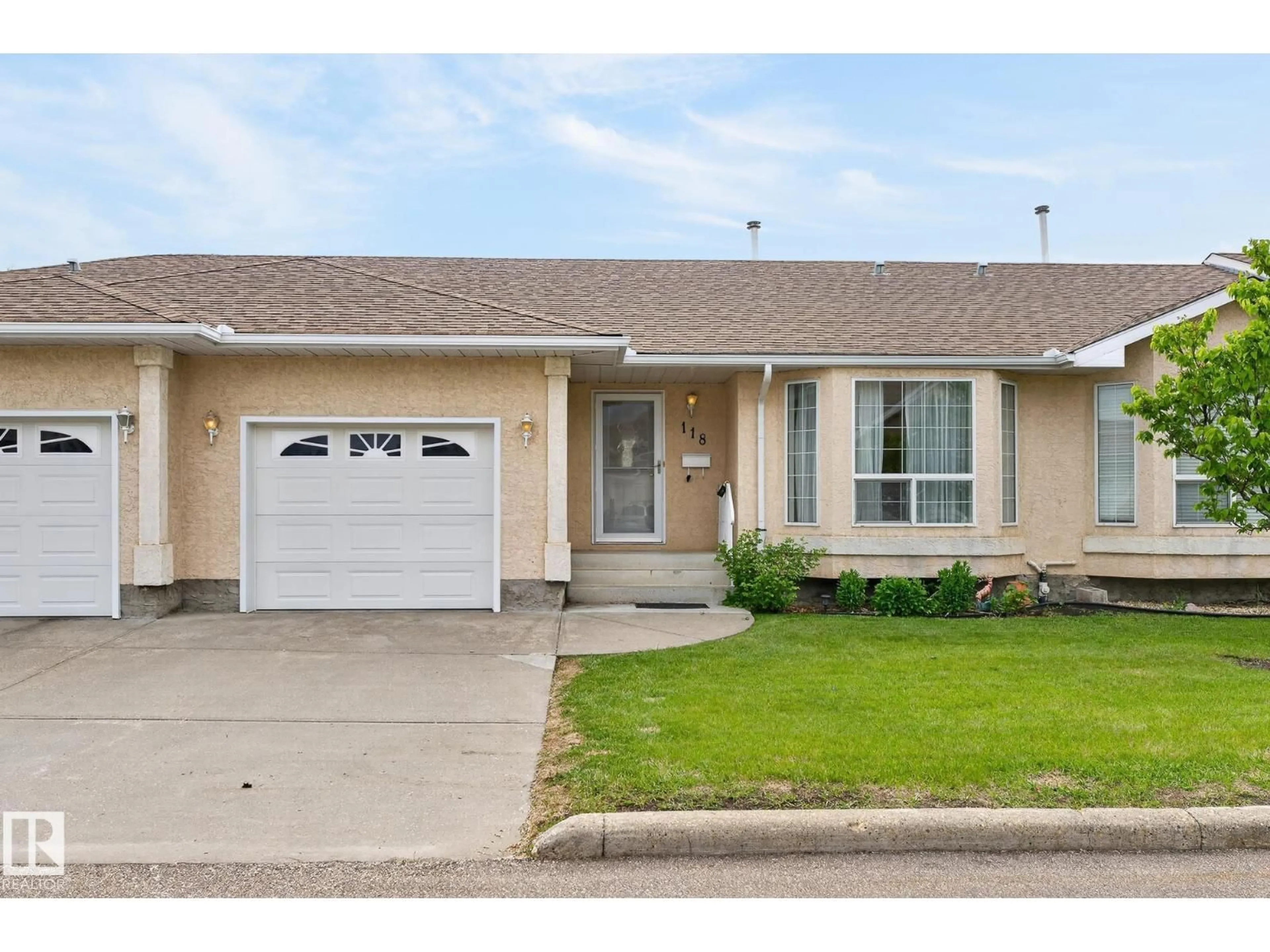 Home with vinyl exterior material, street for 118 13320 124 ST NW, Edmonton Alberta T5L5B7