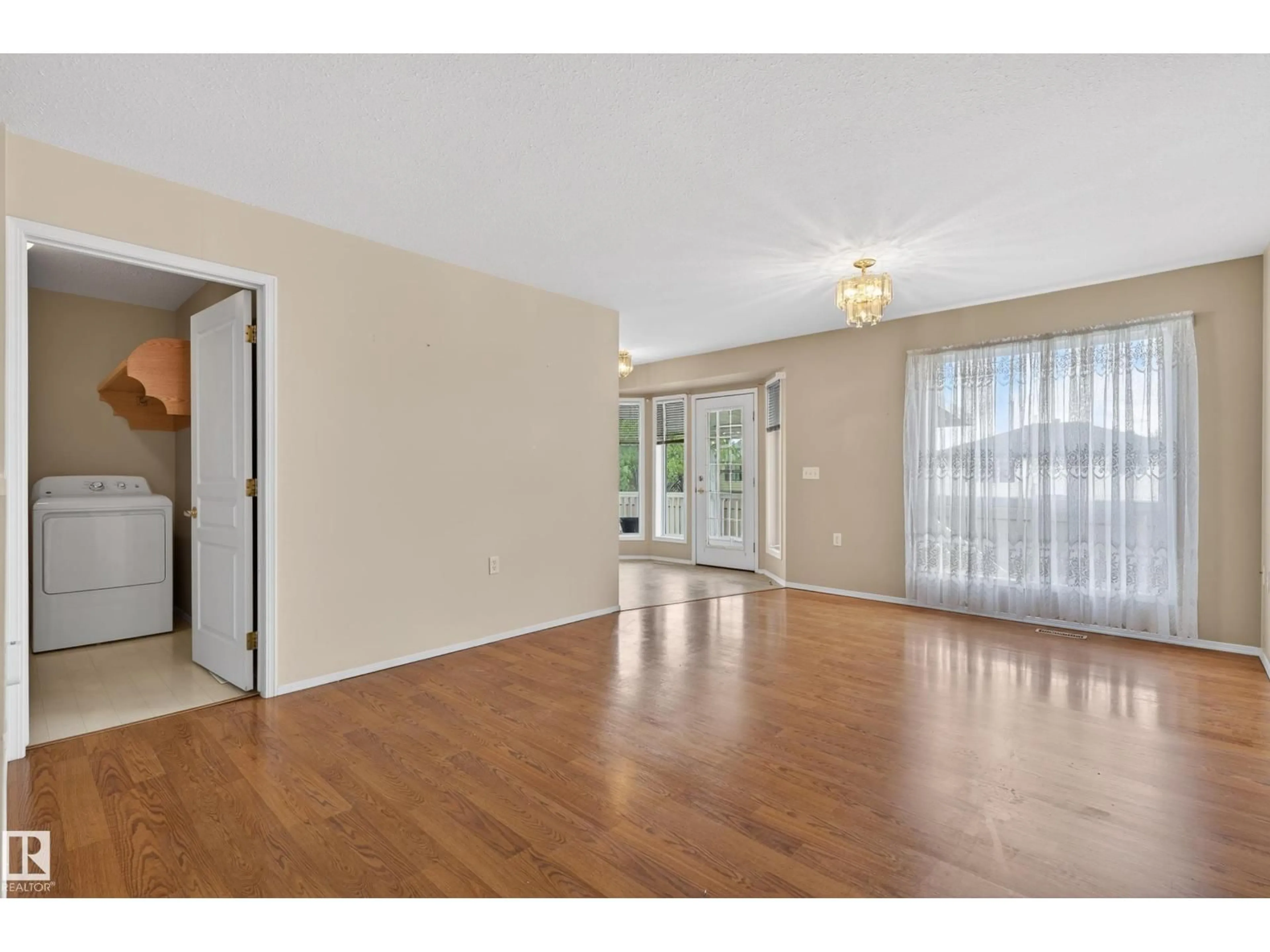 A pic of a room for 118 13320 124 ST NW, Edmonton Alberta T5L5B7