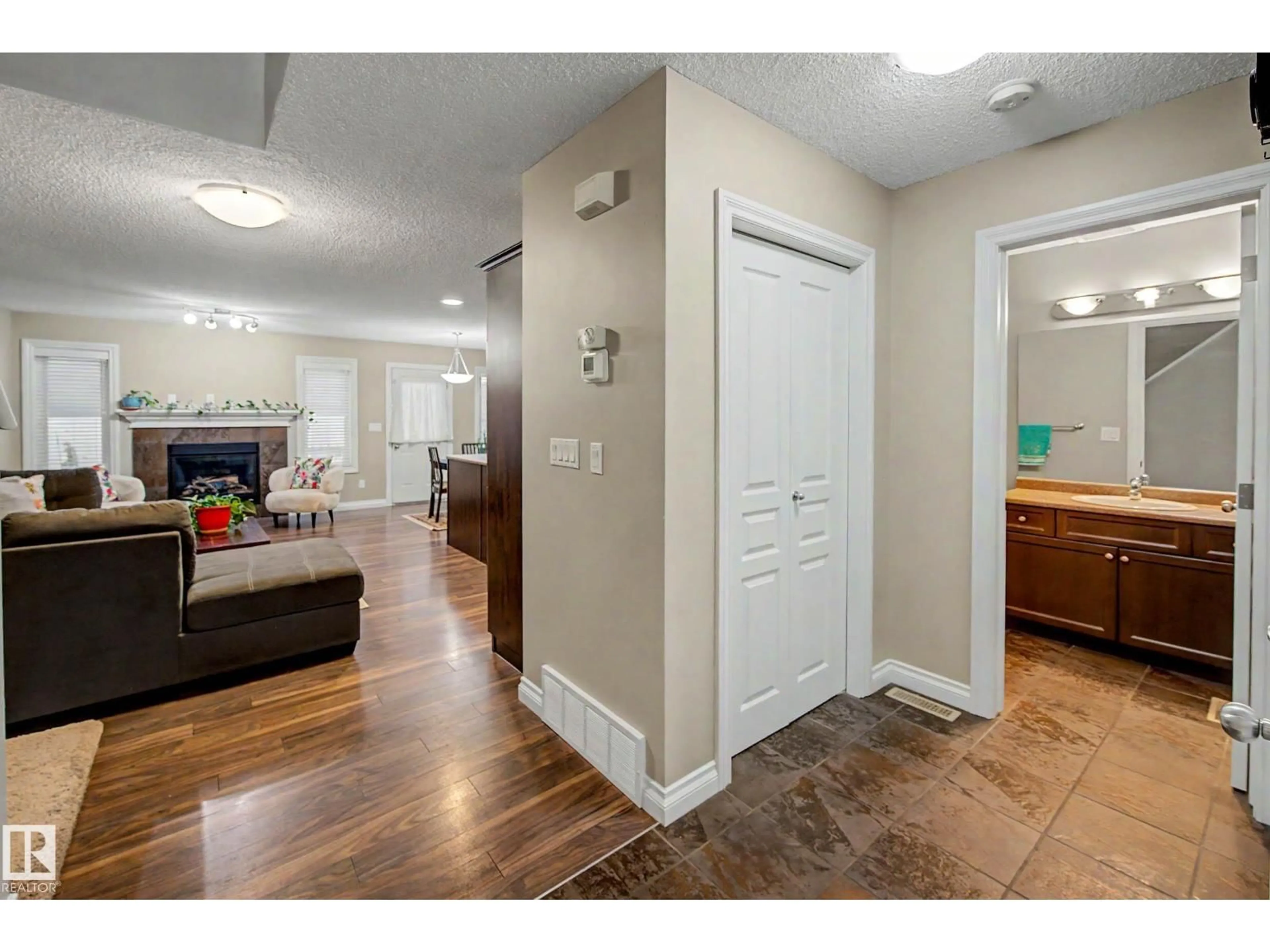 Indoor entryway for NW - 5110 168A AV, Edmonton Alberta T5Y0R9