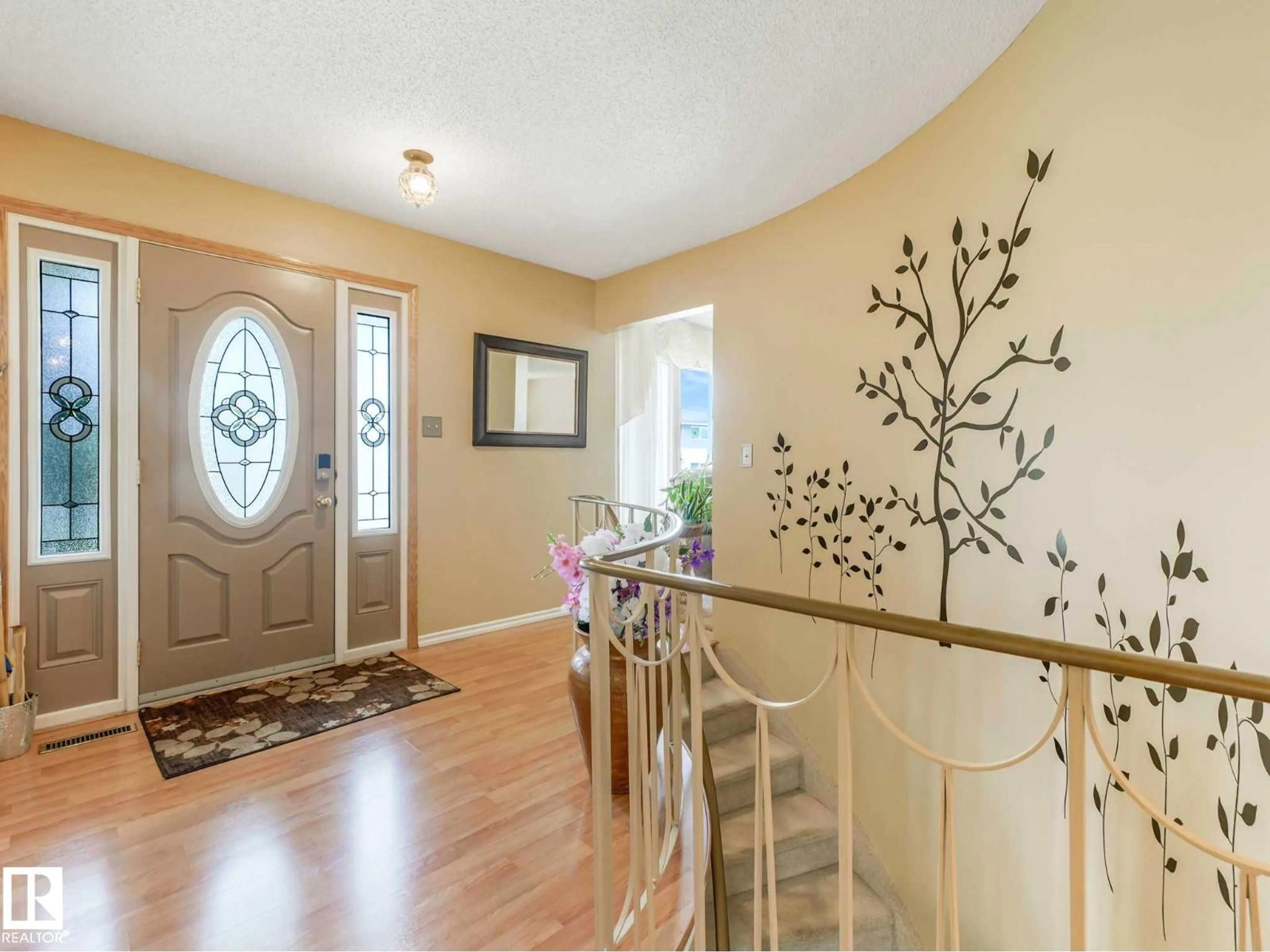 Indoor entryway for 3 GALVESTON AV, Sherwood Park Alberta T8A2N7