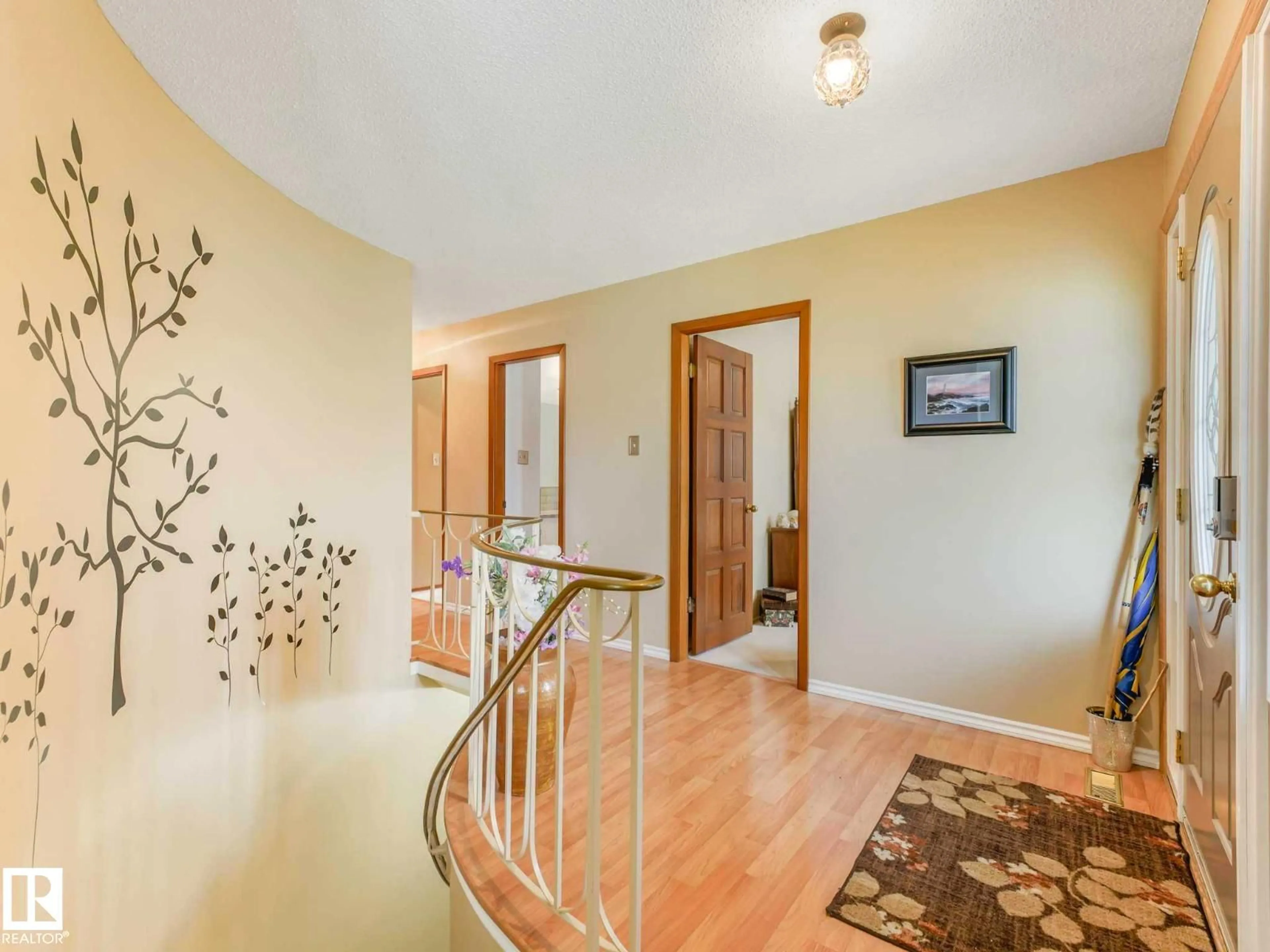 Indoor foyer for 3 GALVESTON AV, Sherwood Park Alberta T8A2N7