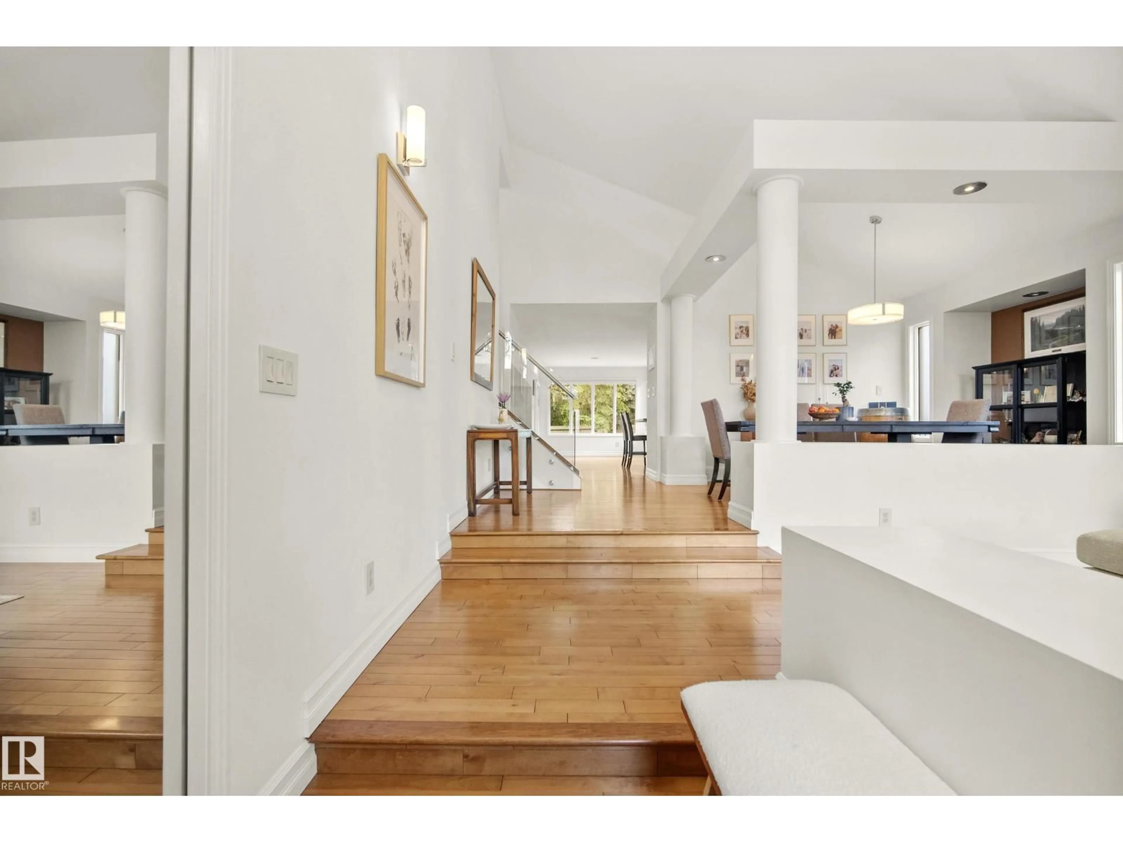 Indoor entryway for 11256 10 AV, Edmonton Alberta T6J6S2