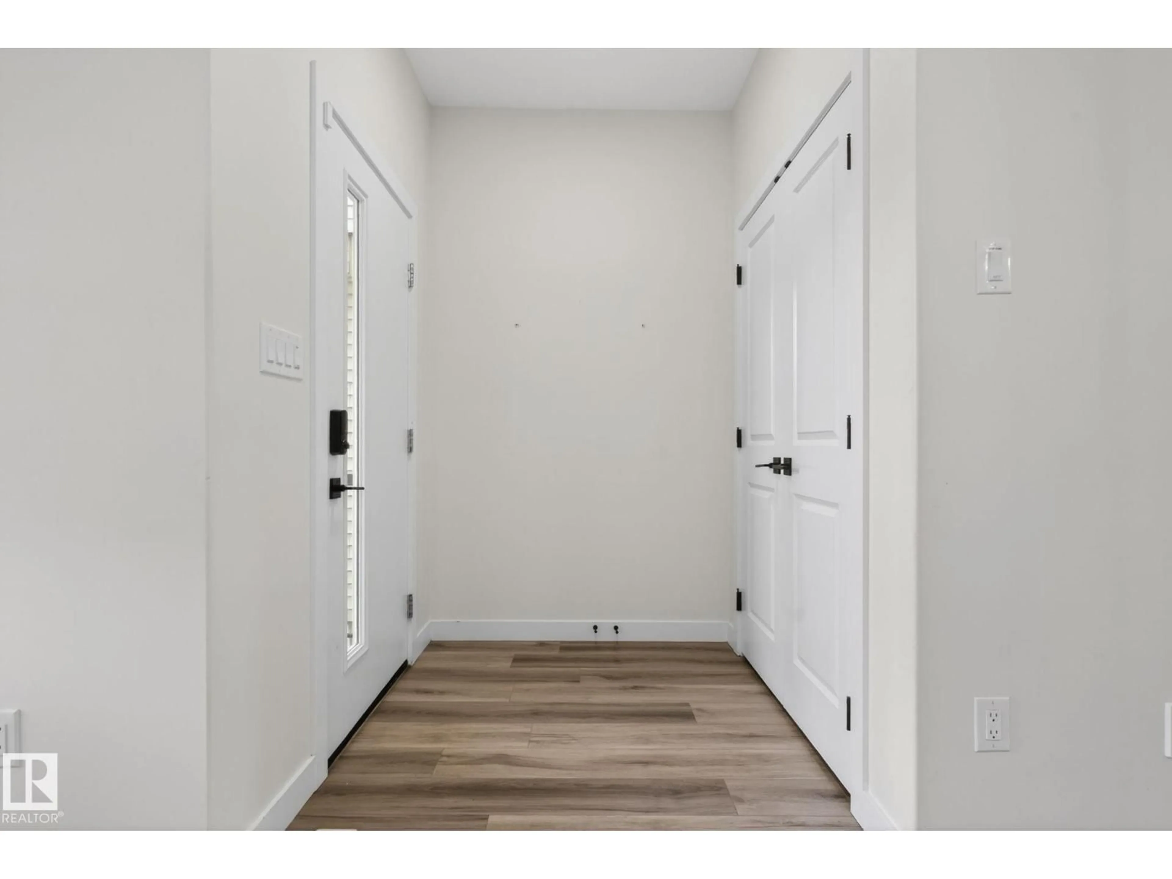 Indoor entryway for 2628 200 ST, Edmonton Alberta T6M1K3