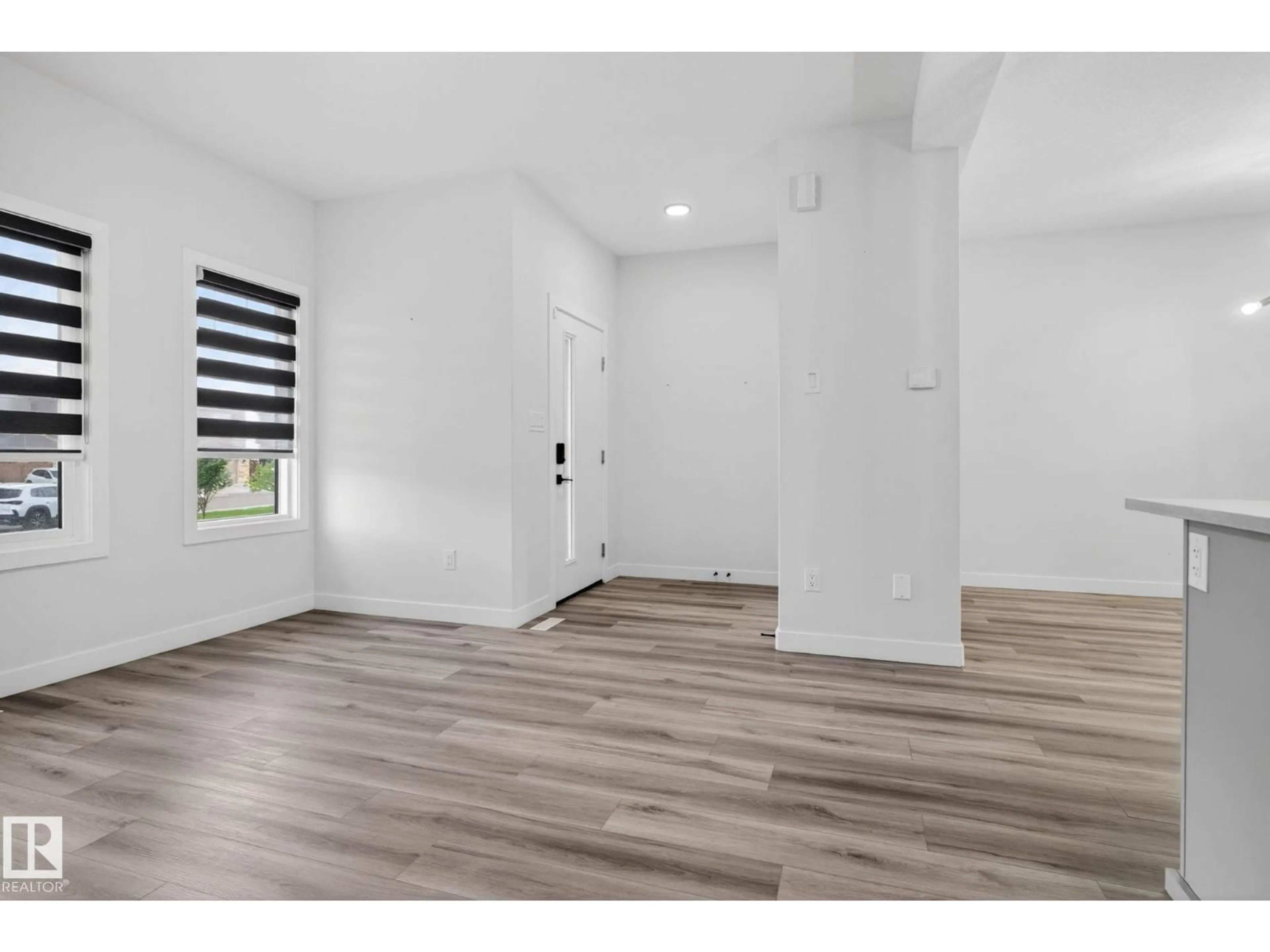 Indoor entryway for 2628 200 ST, Edmonton Alberta T6M1K3