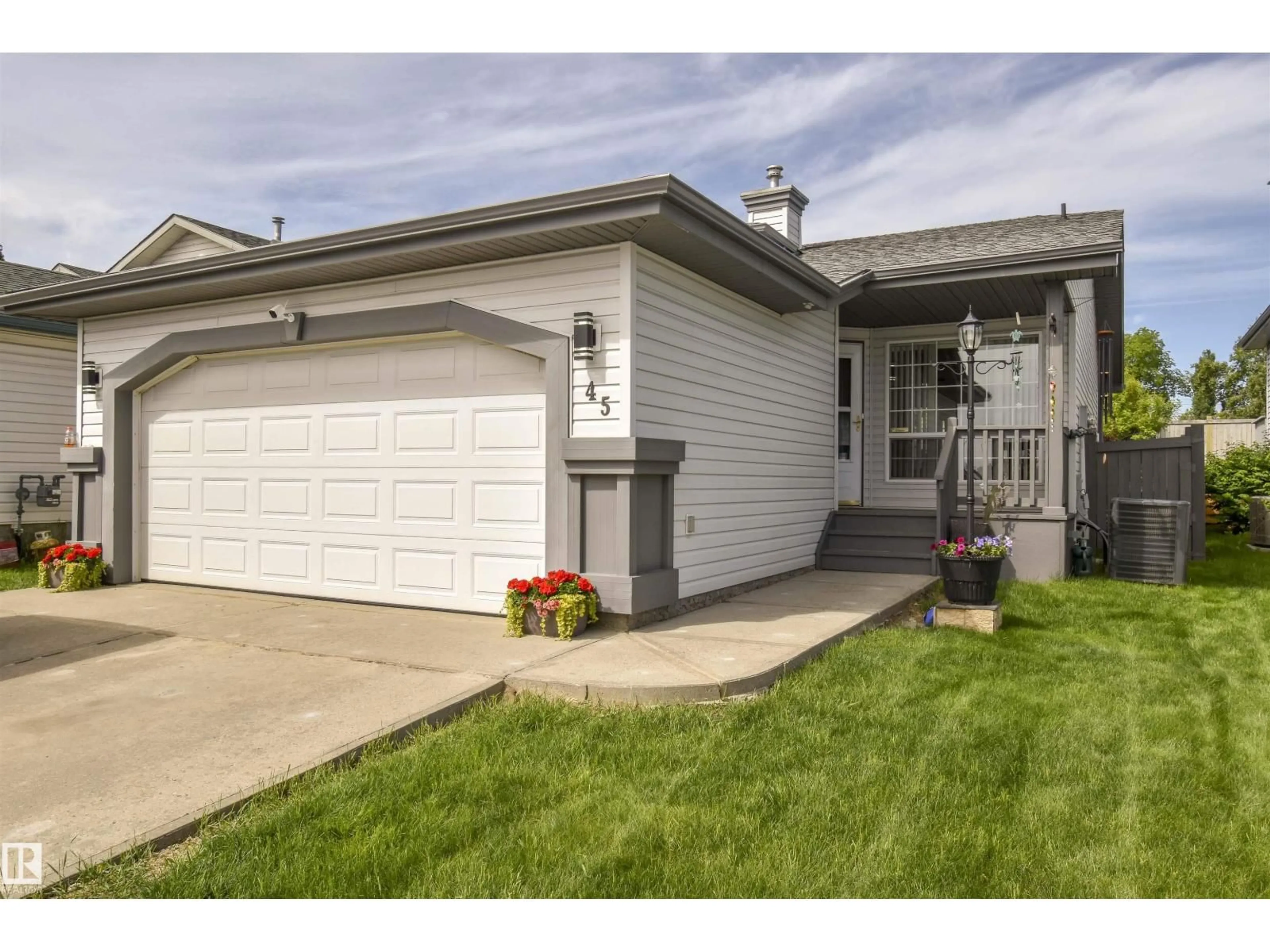Home with vinyl exterior material, street for 45 LANDSDOWNE DR, Spruce Grove Alberta T7X3Y4