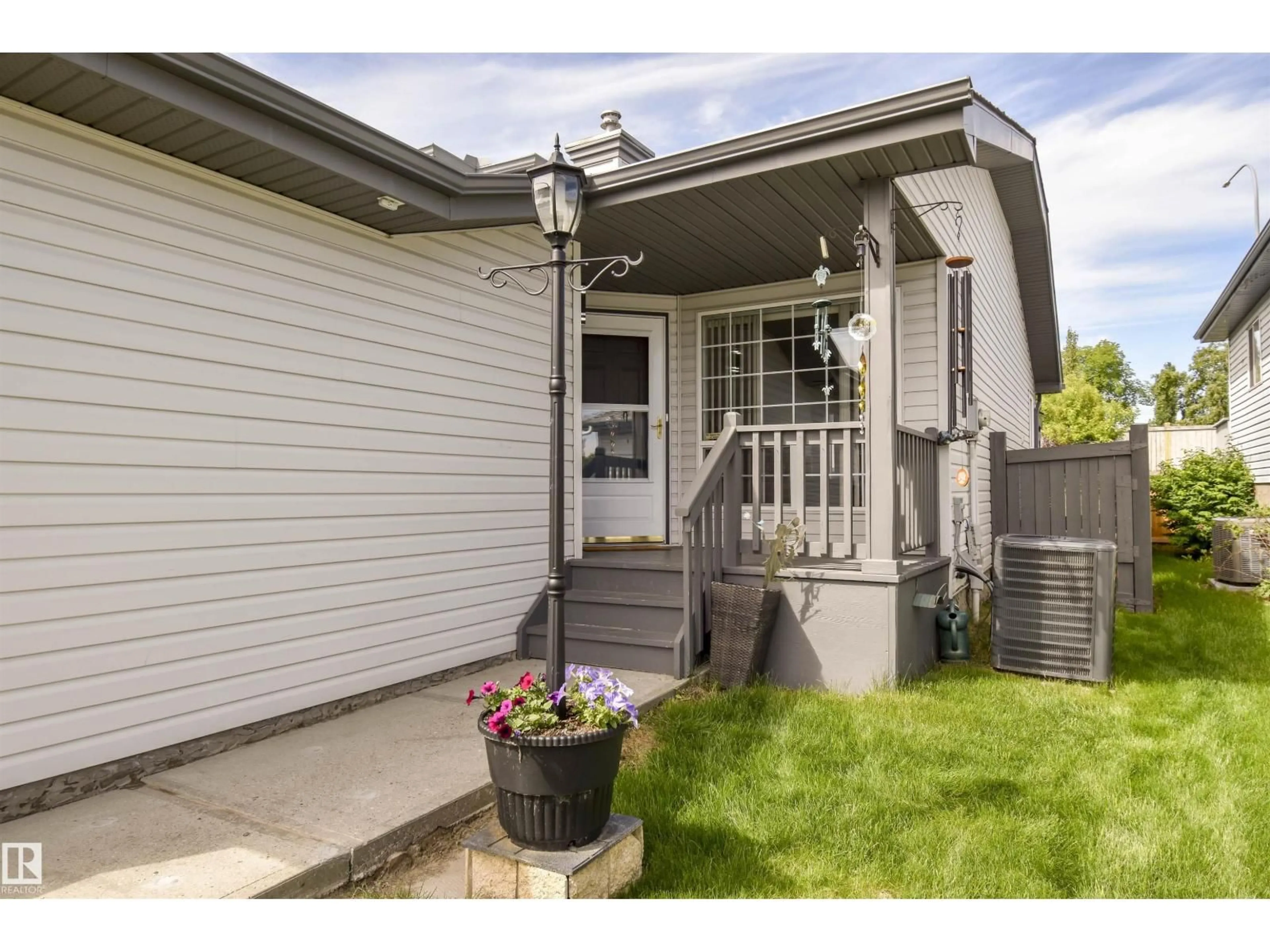 Home with vinyl exterior material, street for 45 LANDSDOWNE DR, Spruce Grove Alberta T7X3Y4